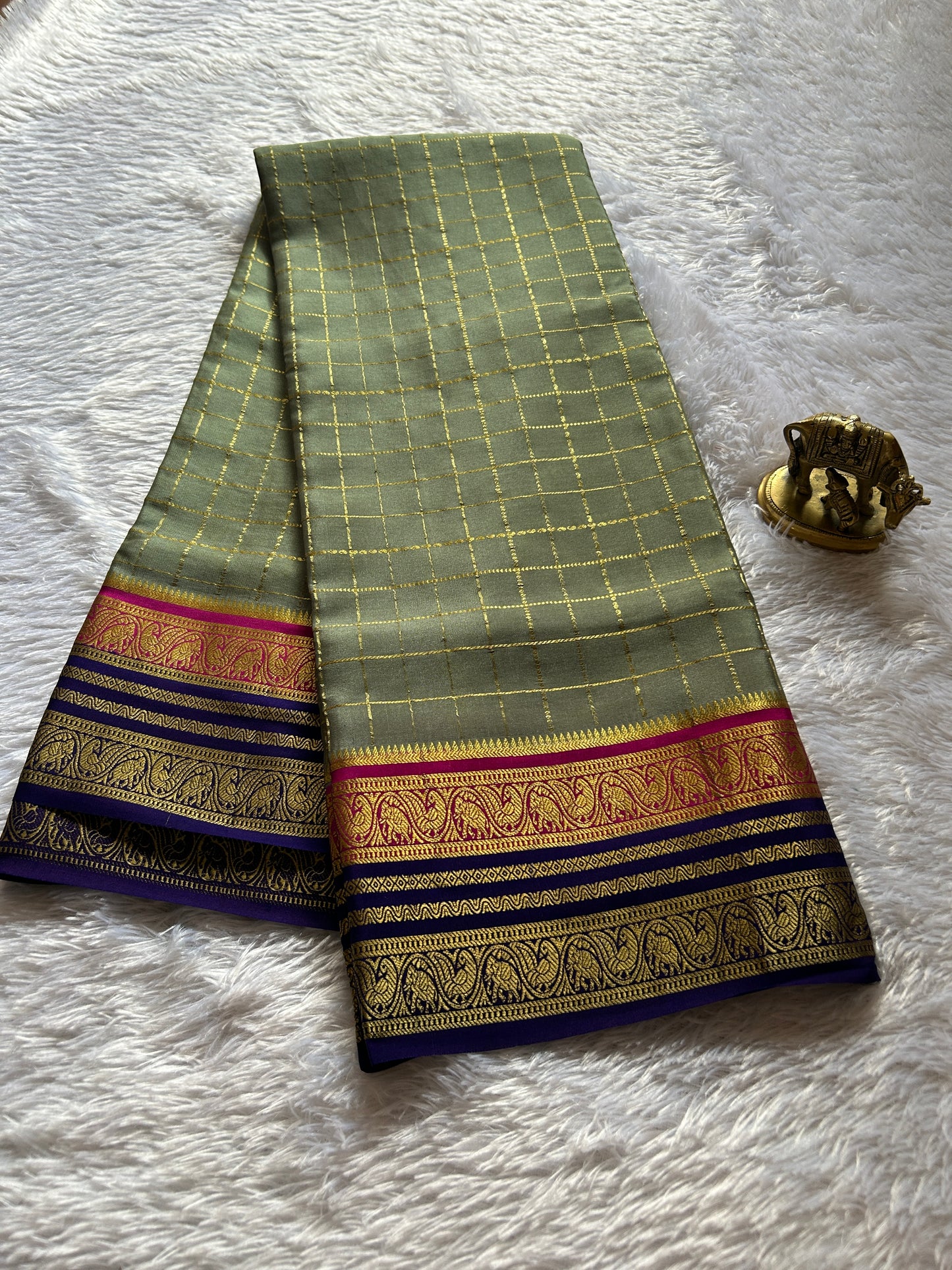 Tulasi (3D) : Sage green-pink-navy blue