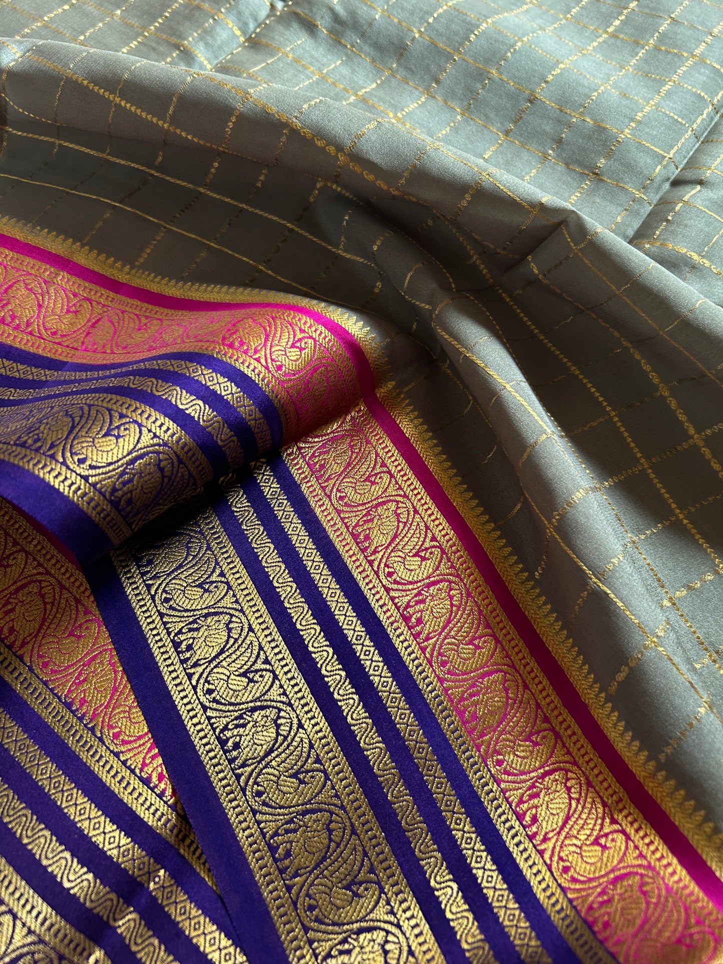 Tulasi (3D) : Sage green-pink-navy blue