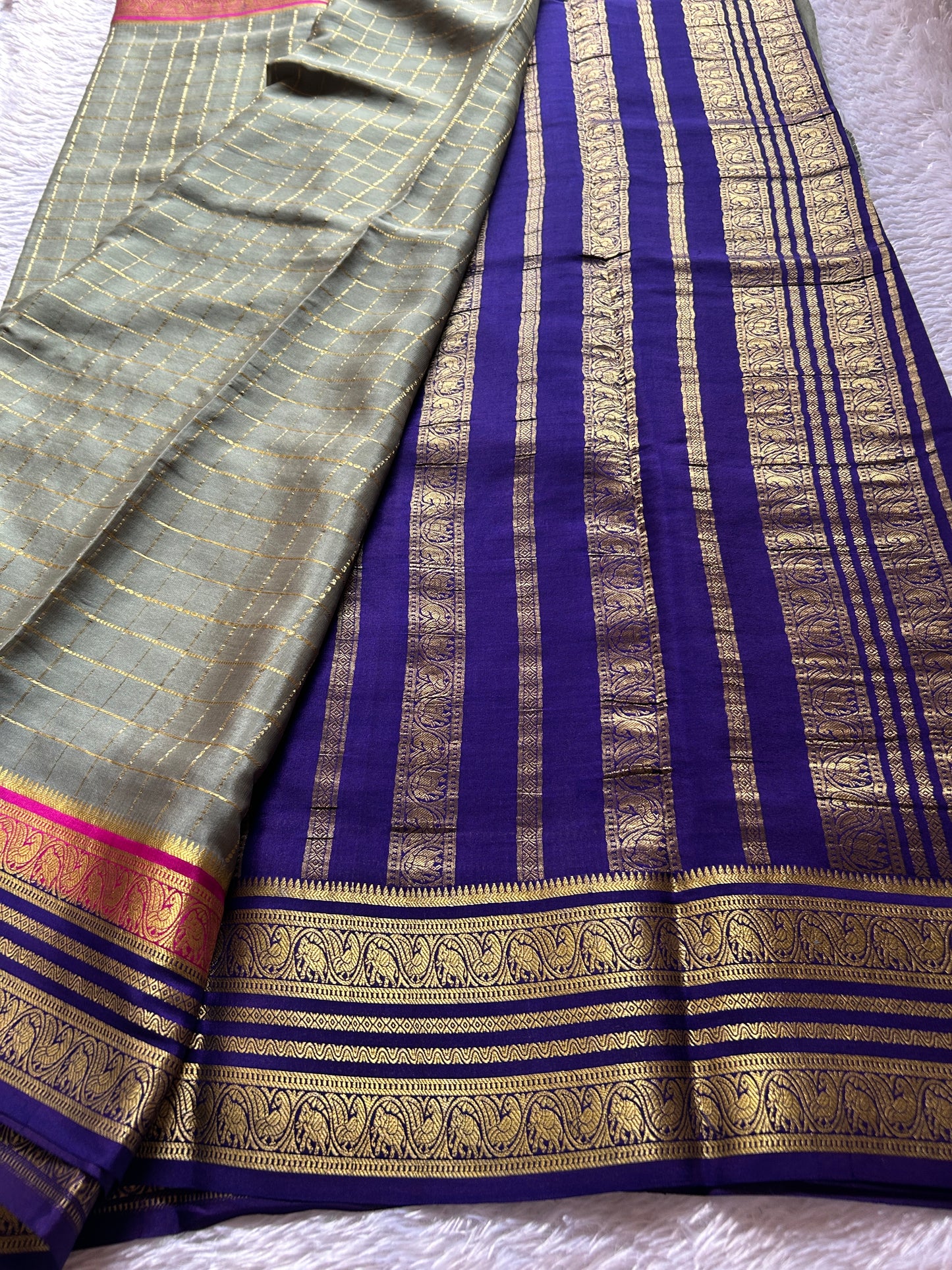 Tulasi (3D) : Sage green-pink-navy blue