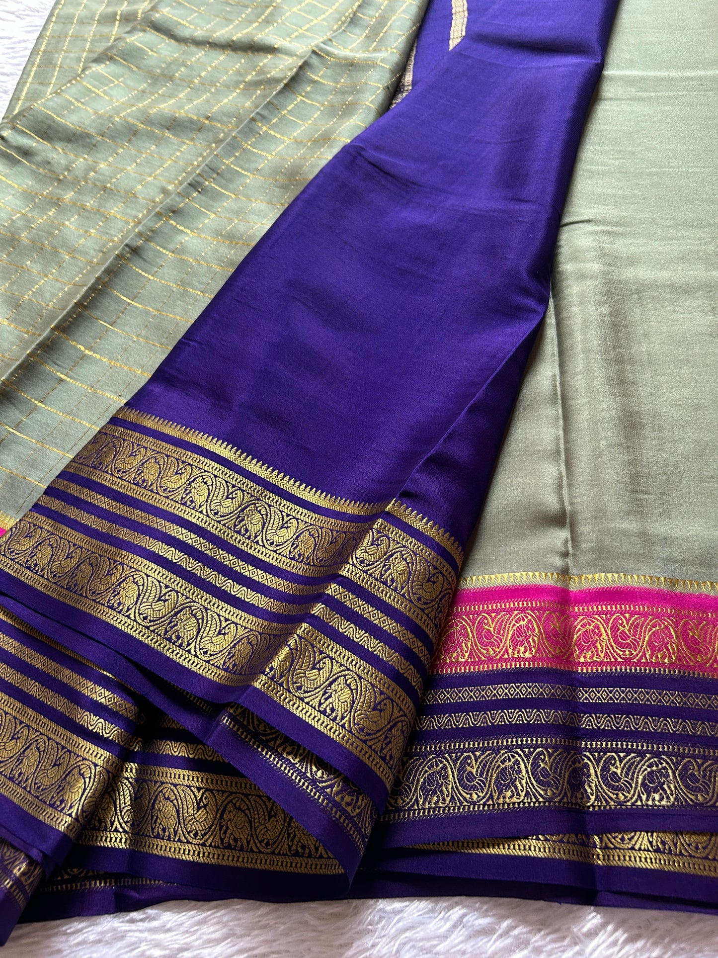 Tulasi (3D) : Sage green-pink-navy blue