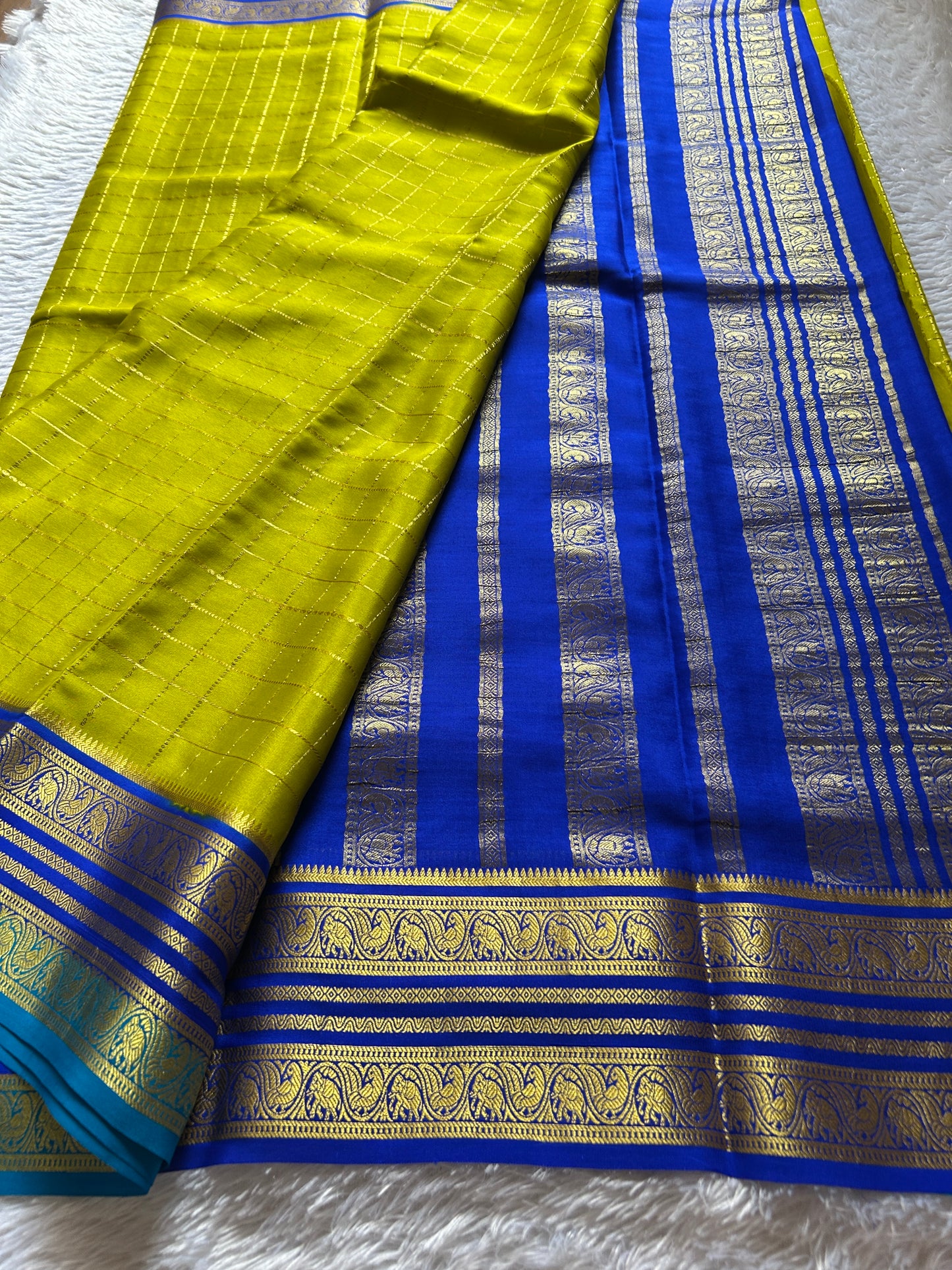 Tulasi (3D) : Olive-royal blue-ananda blue