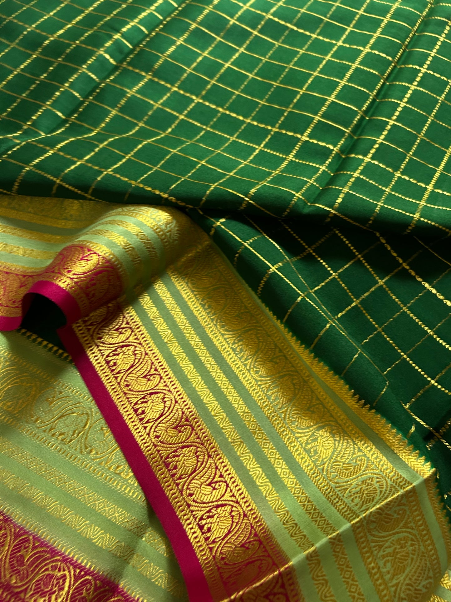 Tulasi (3D) : Bottle green-pista green-pink