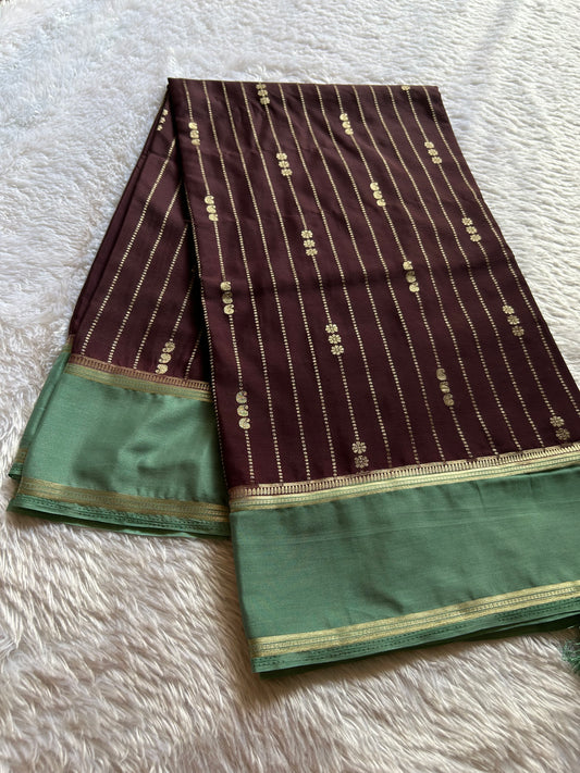 SS117 (2D) : Deep brown-light green