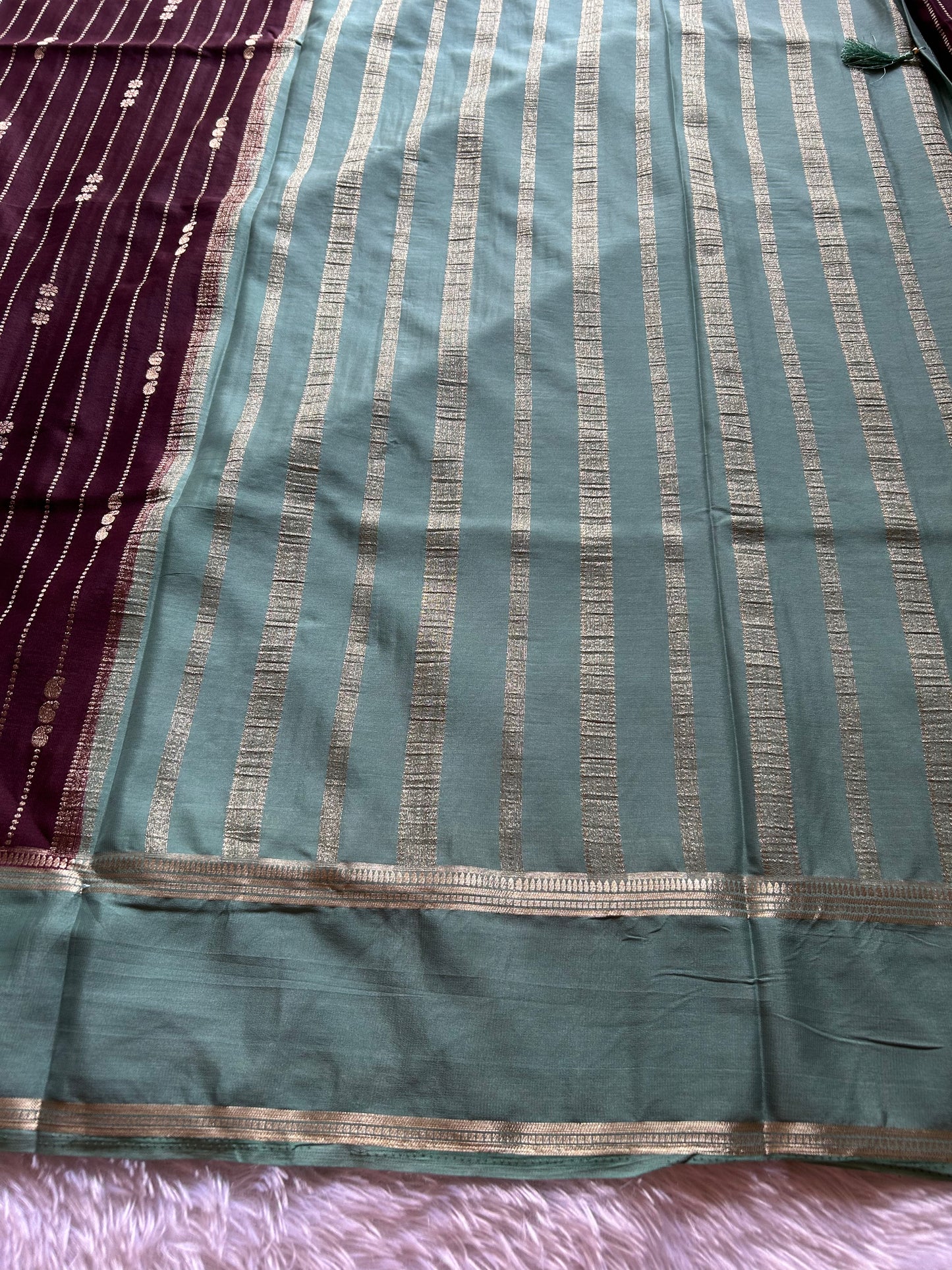 SS117 (2D) : Deep brown-light green