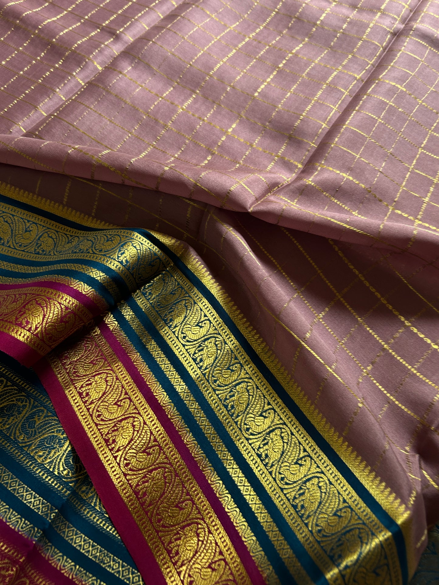 Tulasi (3D) : Mauve-teal blue-pink