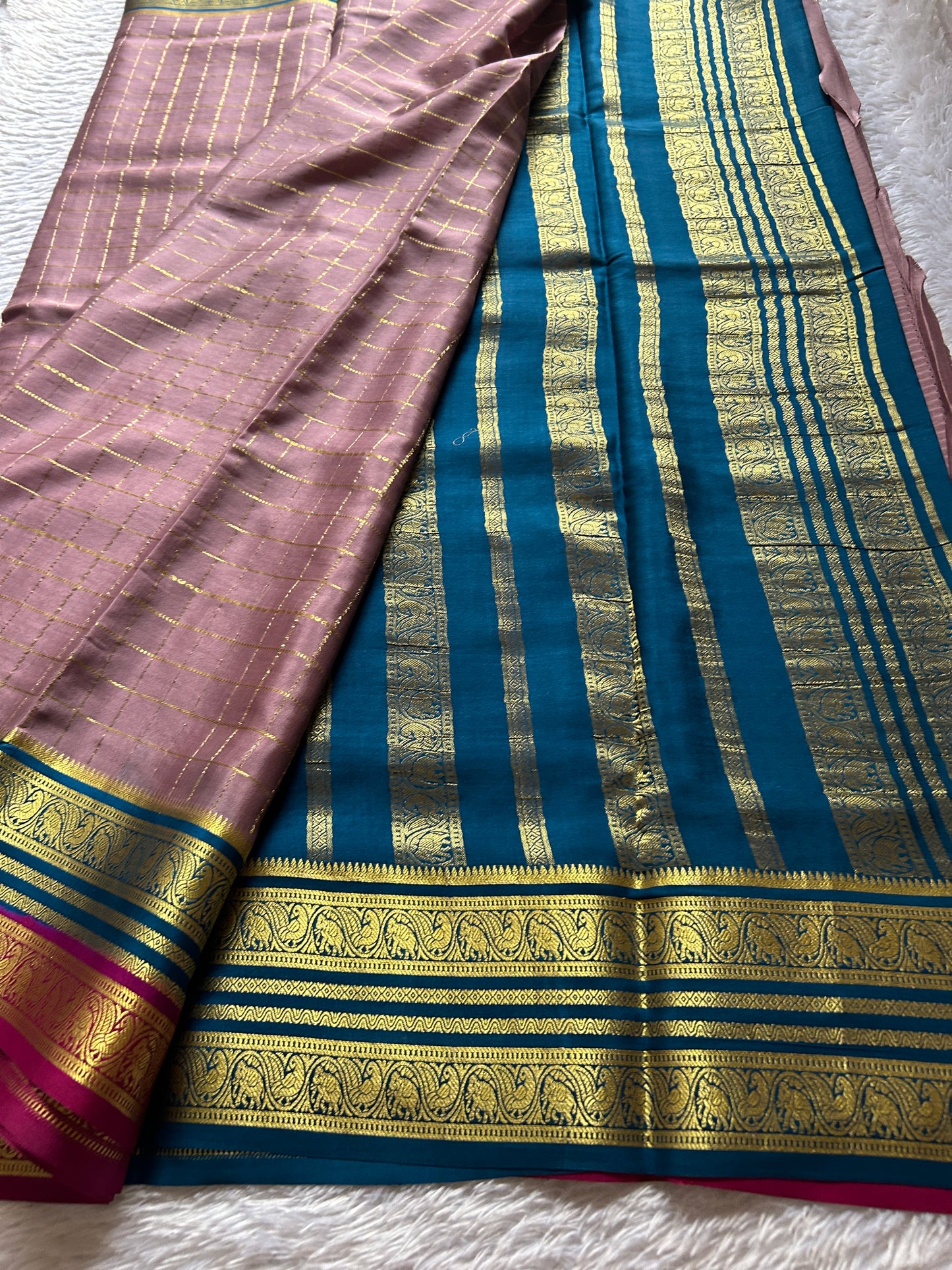 Tulasi (3D) : Mauve-teal blue-pink