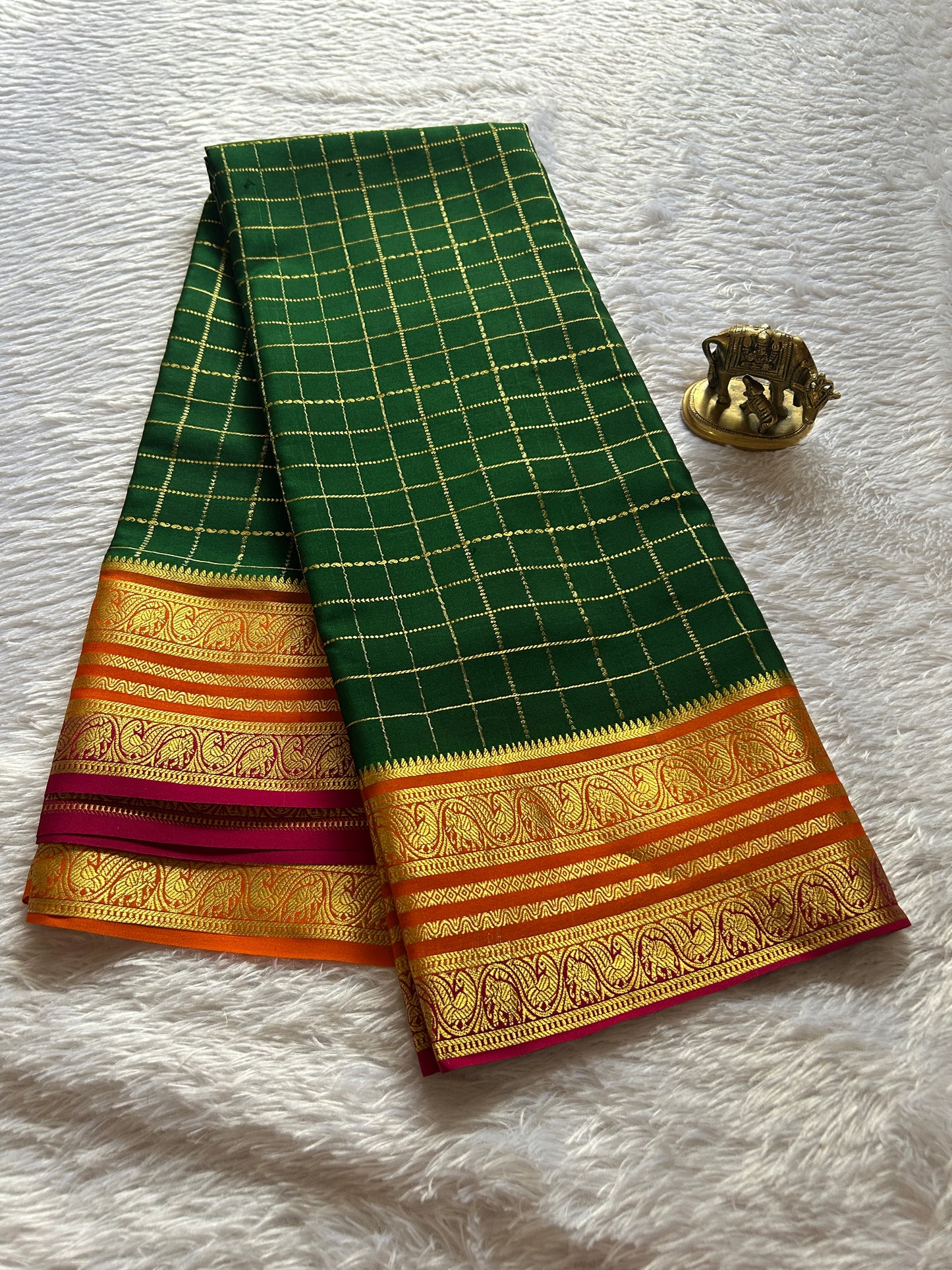 Tulasi (3D) : Dark green-orange-pink