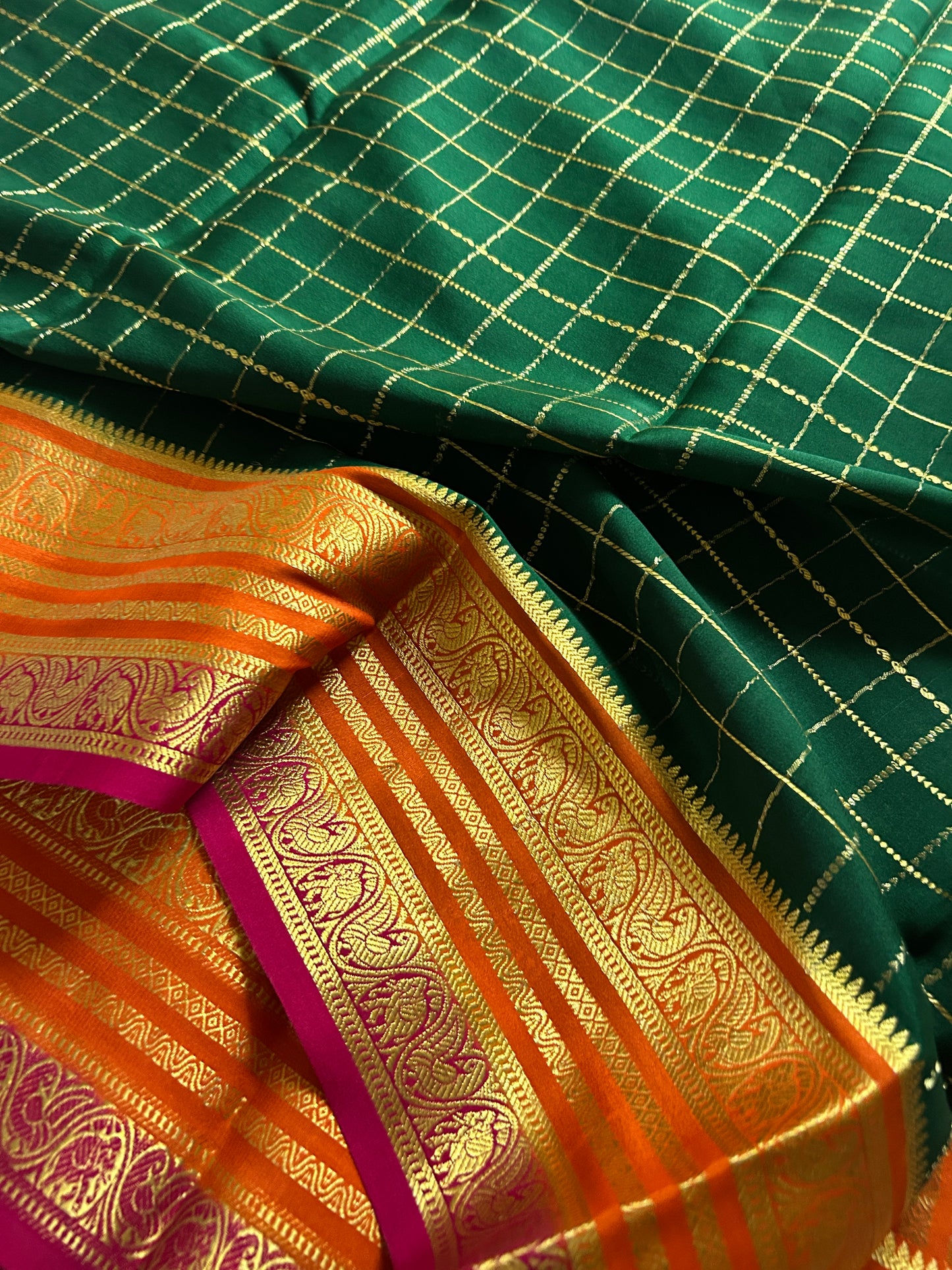 Tulasi (3D) : Dark green-orange-pink