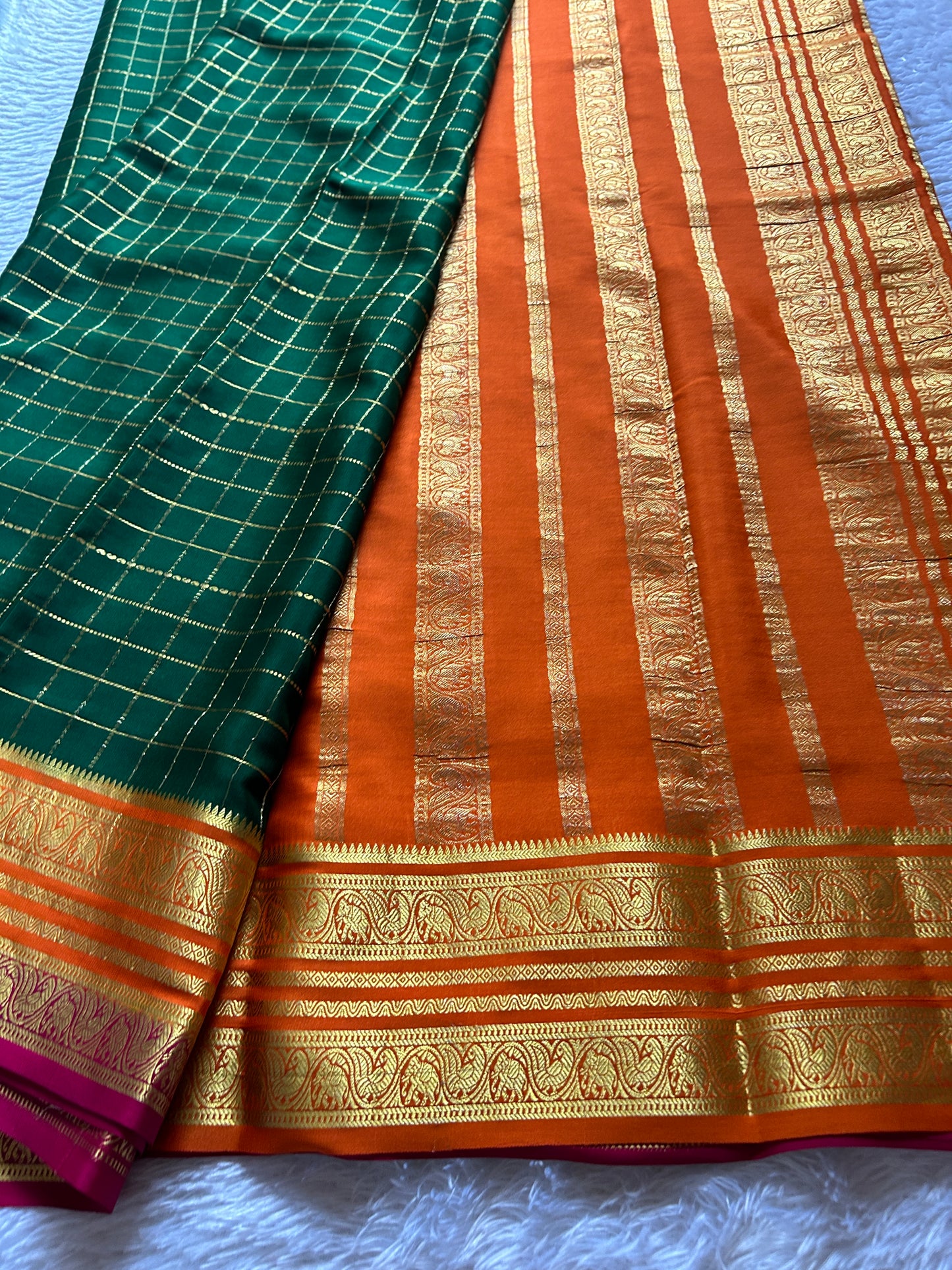 Tulasi (3D) : Dark green-orange-pink