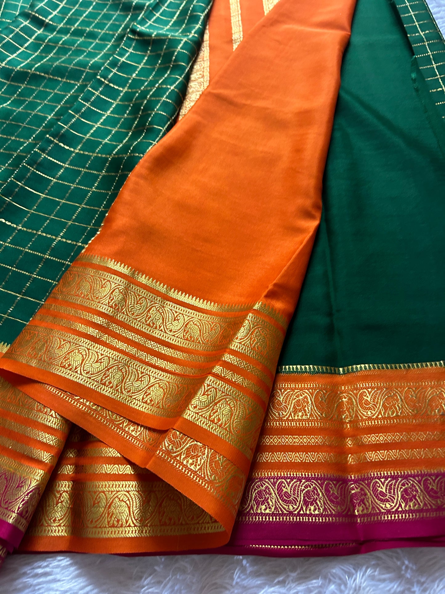 Tulasi (3D) : Dark green-orange-pink