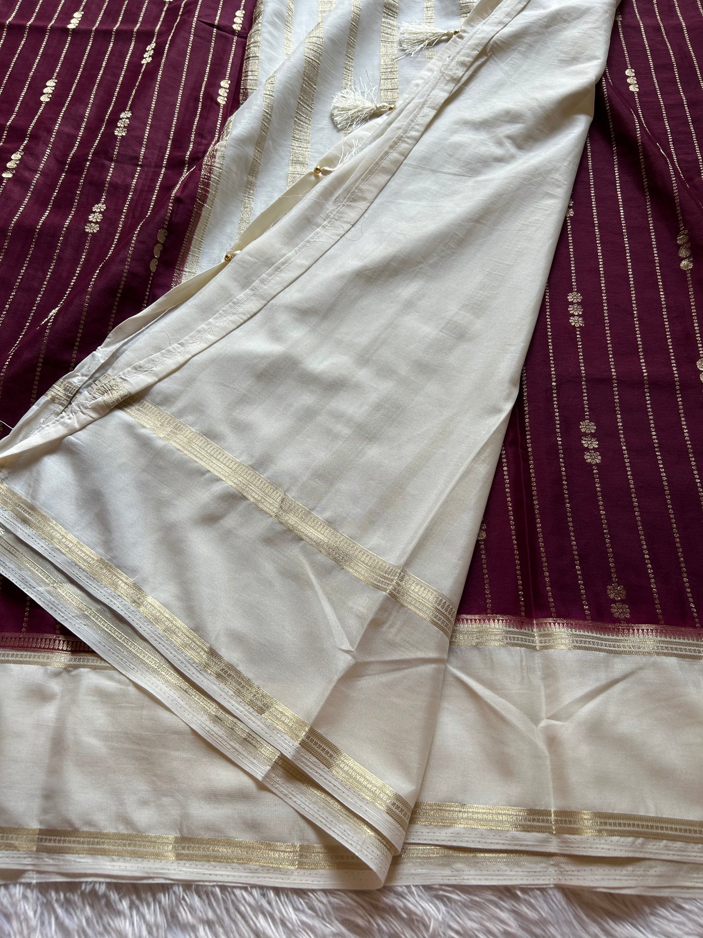 SS117 (2D) : Wine-off white