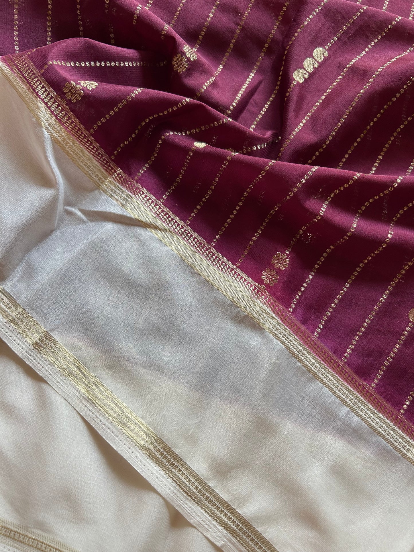 SS117 (2D) : Wine-off white