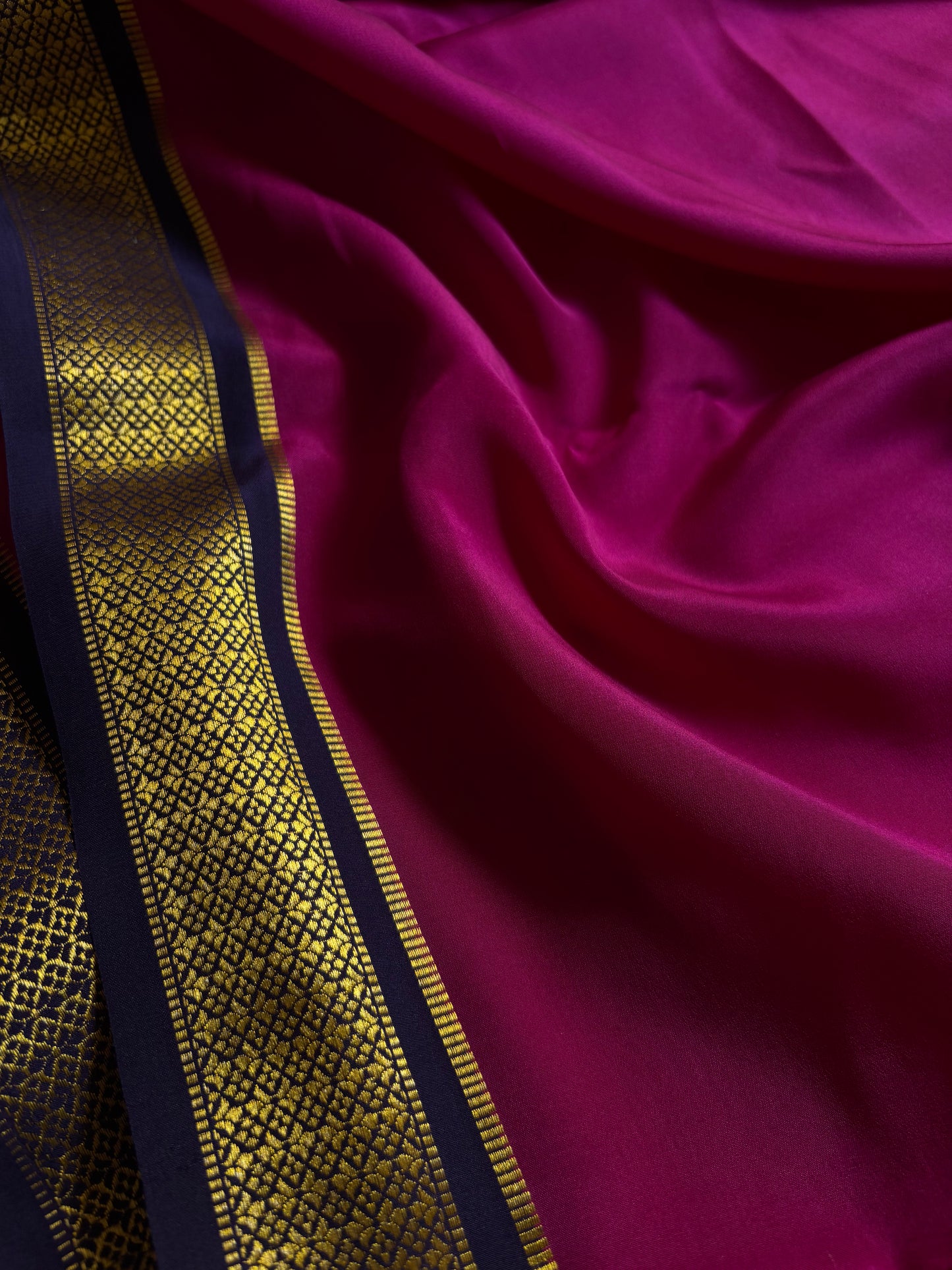 Sampoorna (2D) : Magenta-navy blue