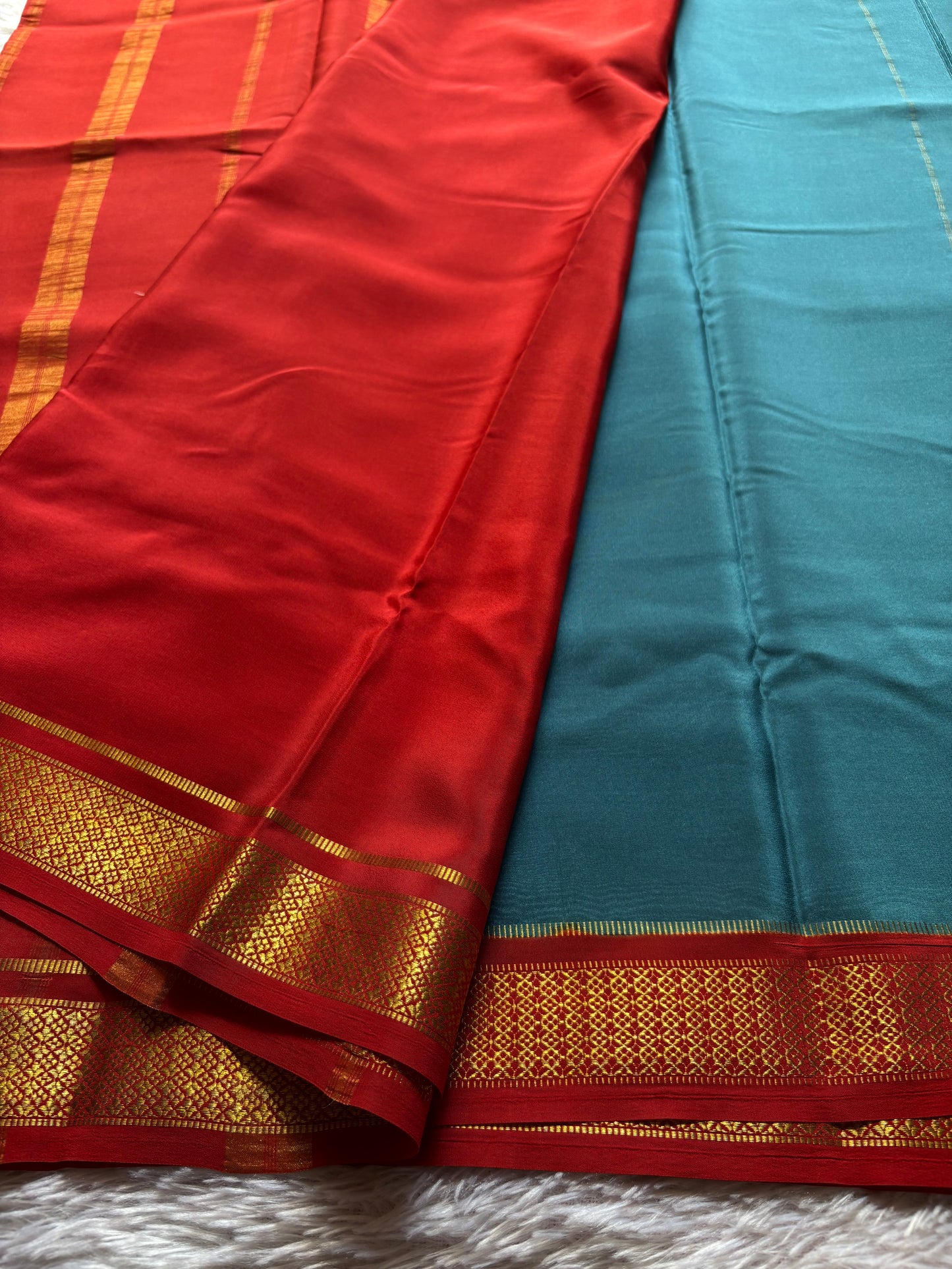 Sampoorna (2D) : Blueish grey-rust red