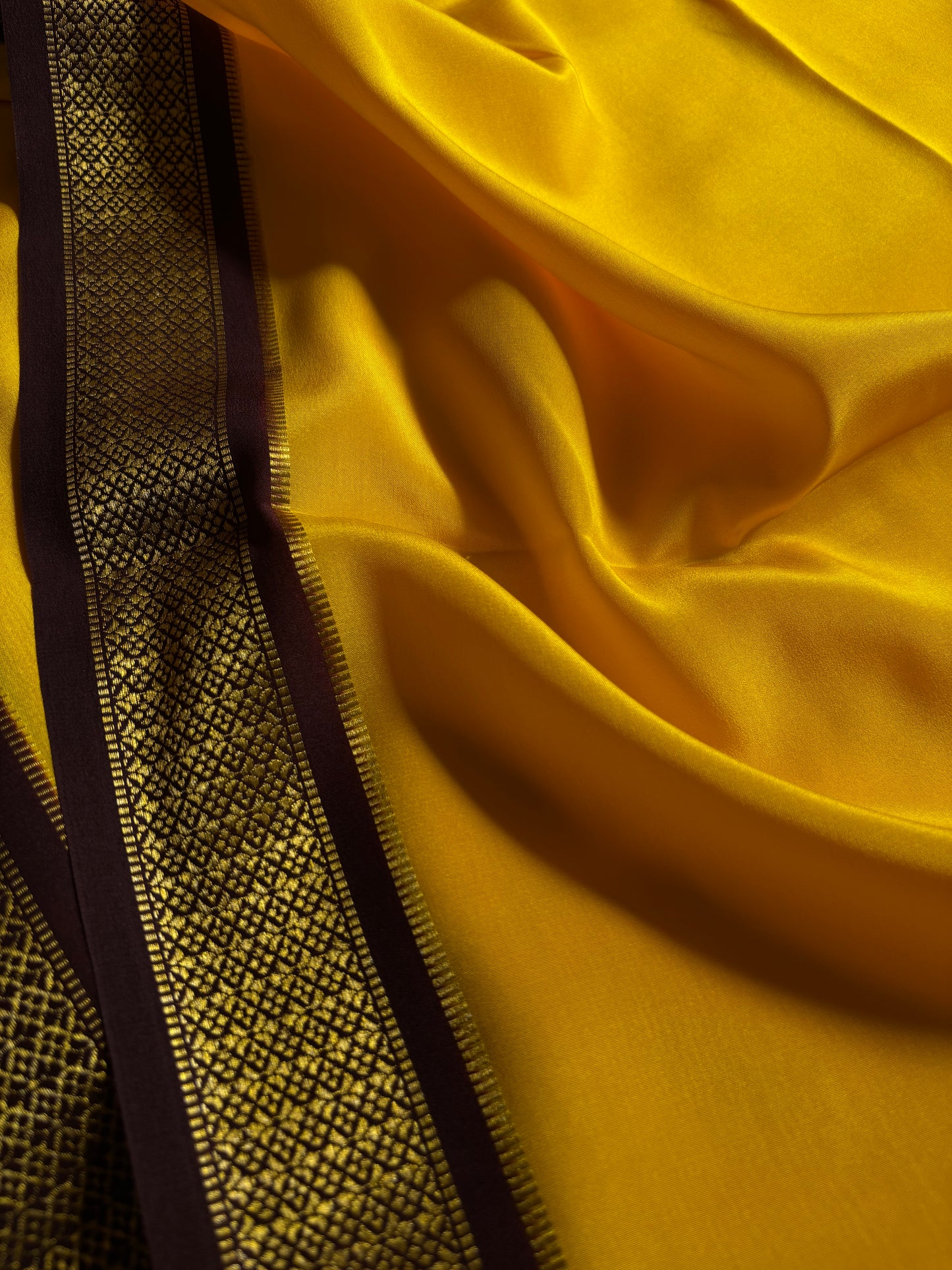 Sampoorna (2D) : Lemon yellow-chocolate brown