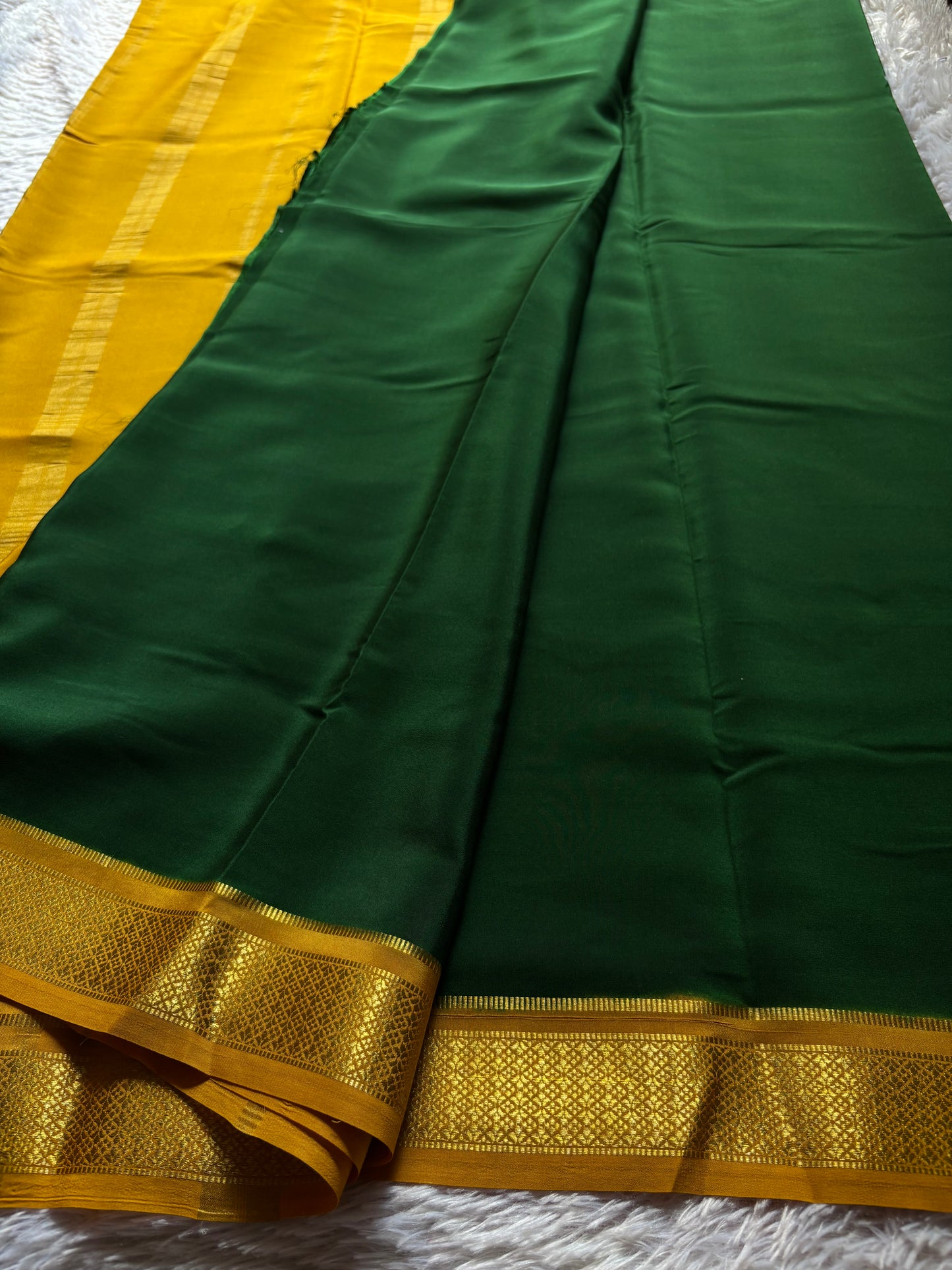 Sampoorna (2D) : Dark green-mustard yellow