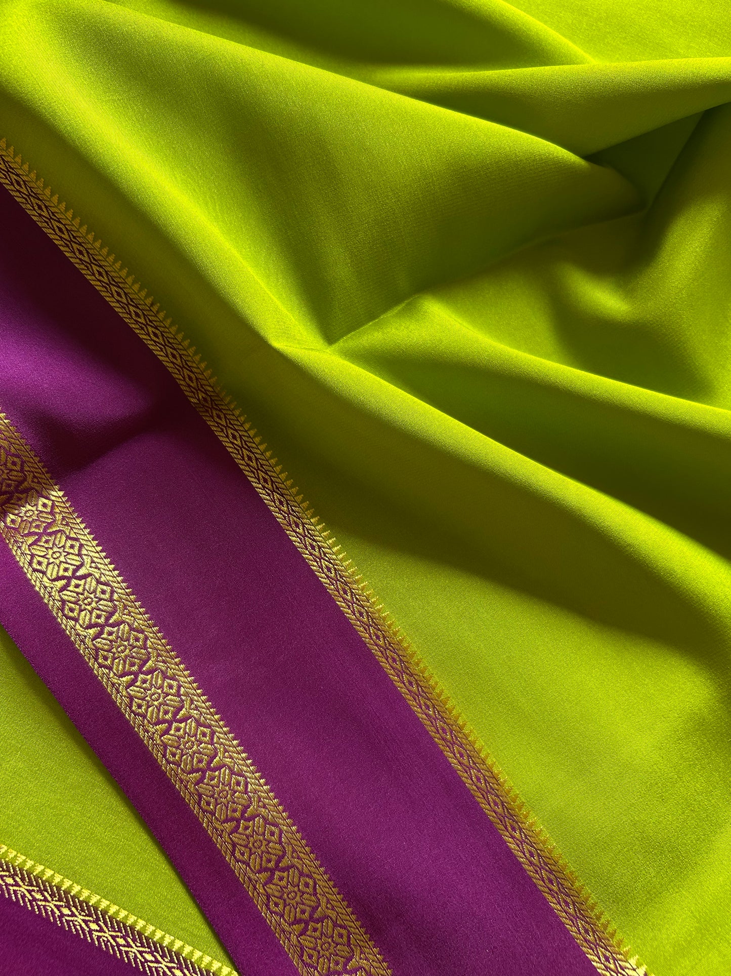Kalyani (2D) : Mehendi green-magenta