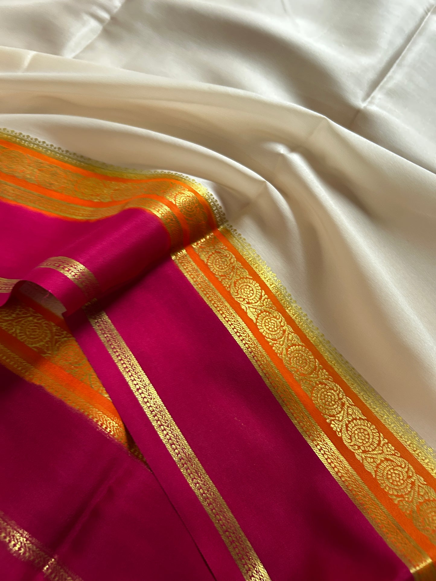 Tara (3D) : Off white-orange-pink