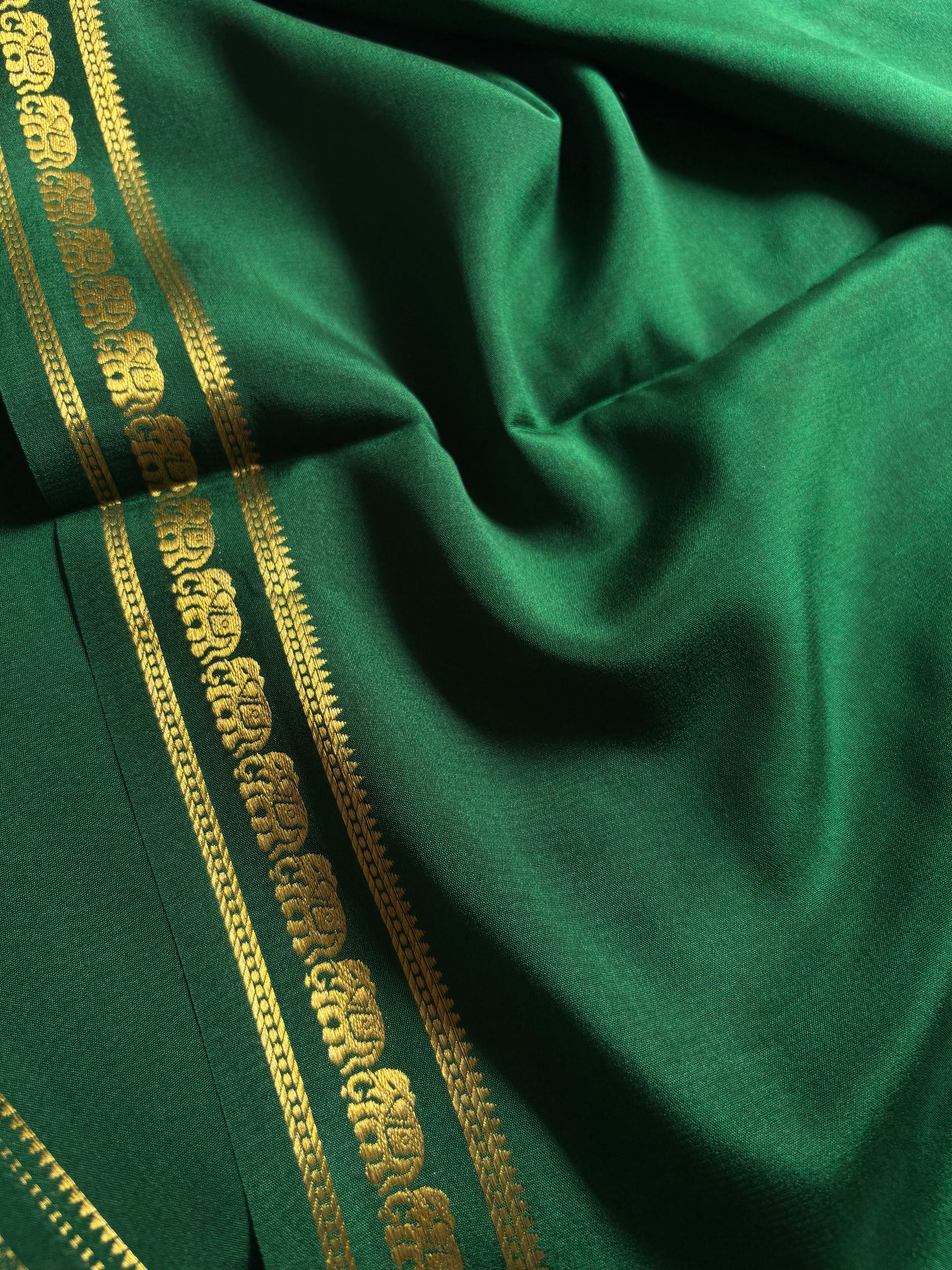 Anjana : Solid Bottle green
