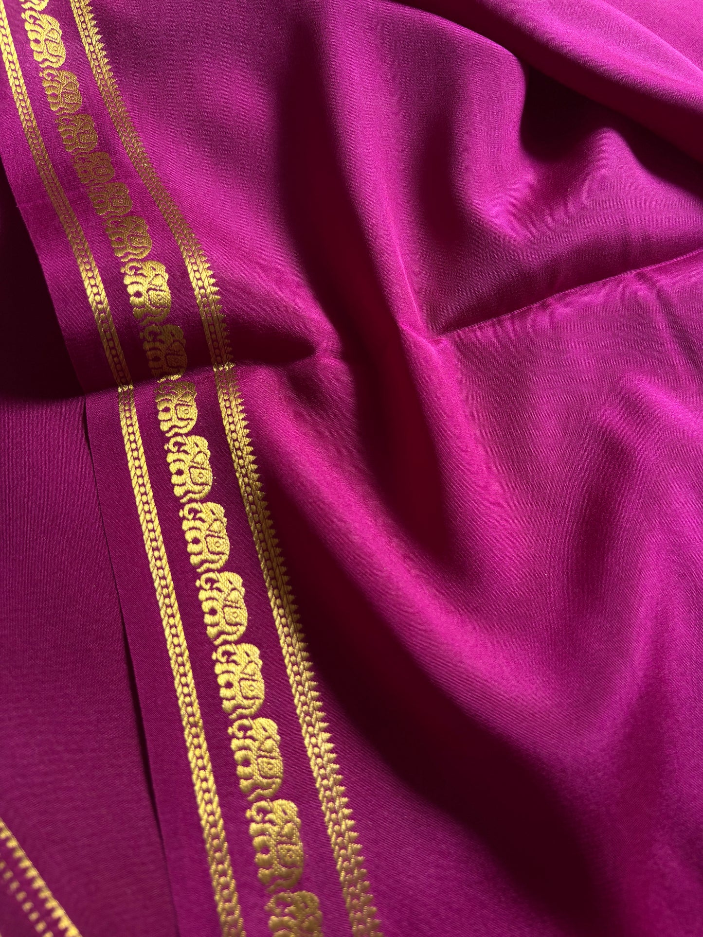 Anjana : Solid Dark magenta