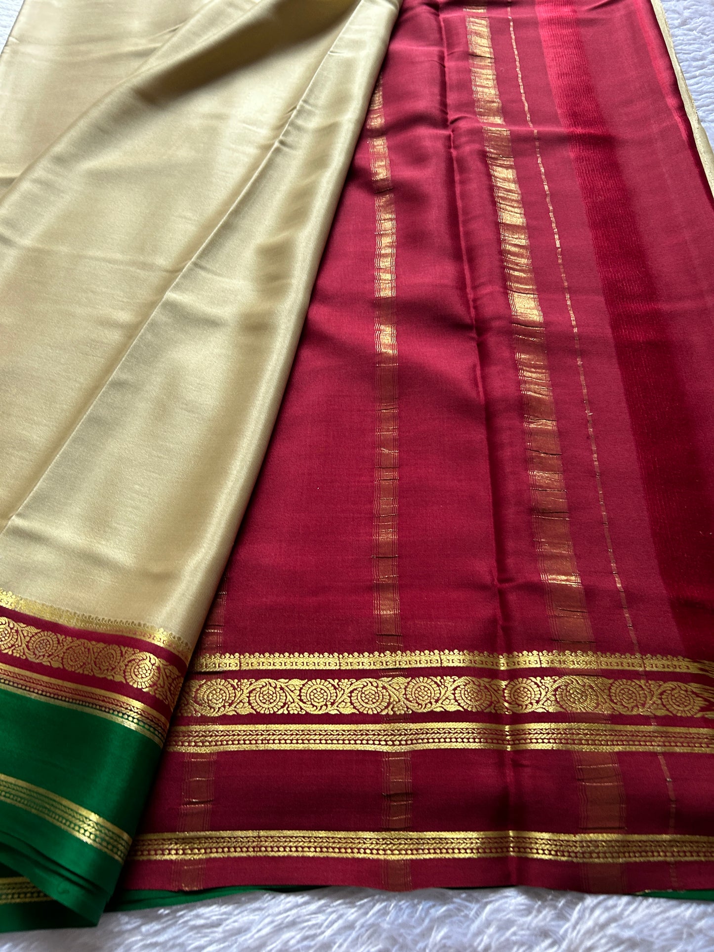 Tara (3D) : Light beige-maroon-green