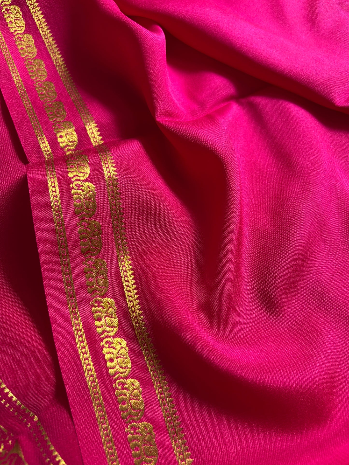 Anjana : Solid Rani pink