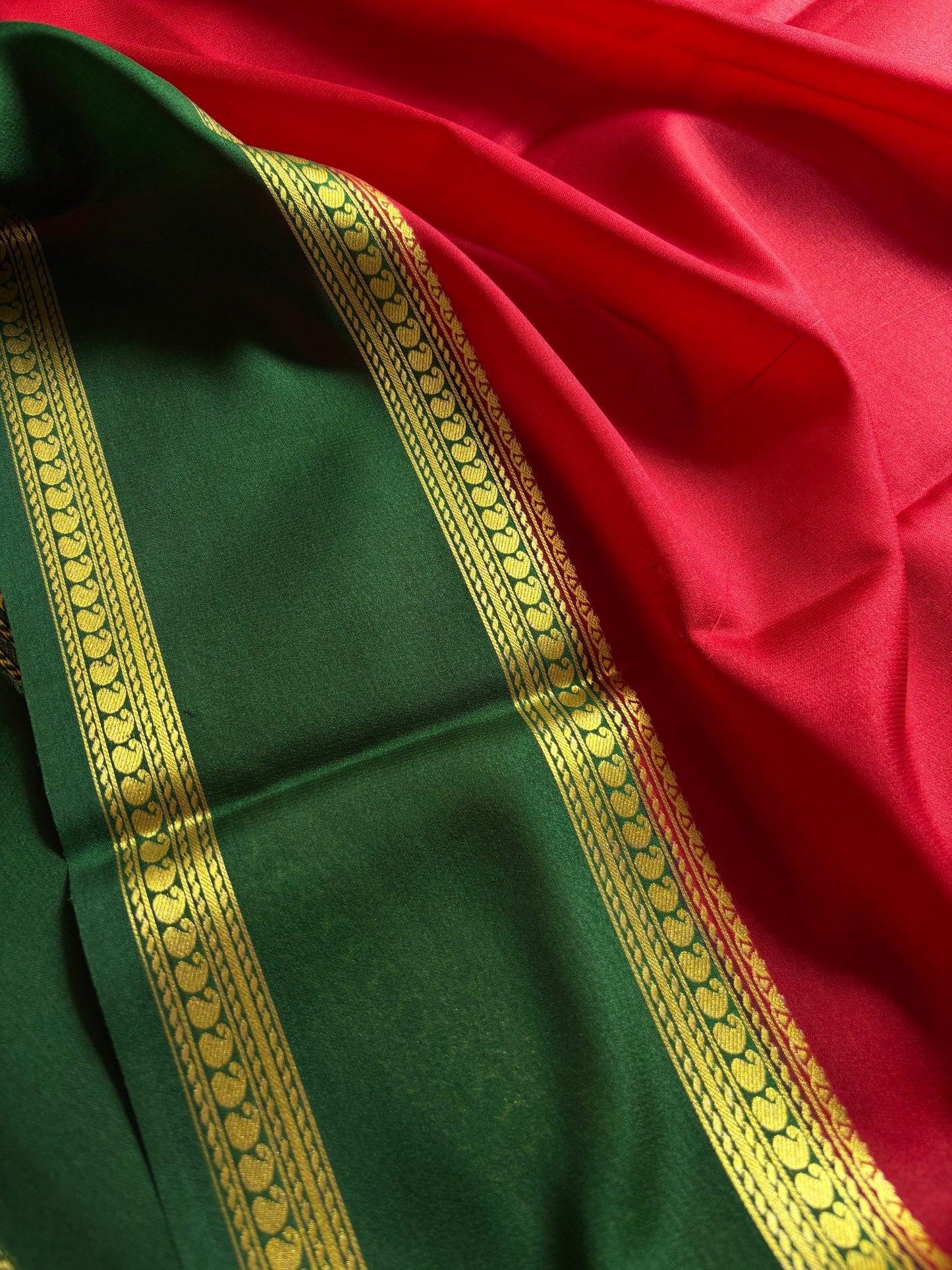 Malathi (2D) : Red-bottle green