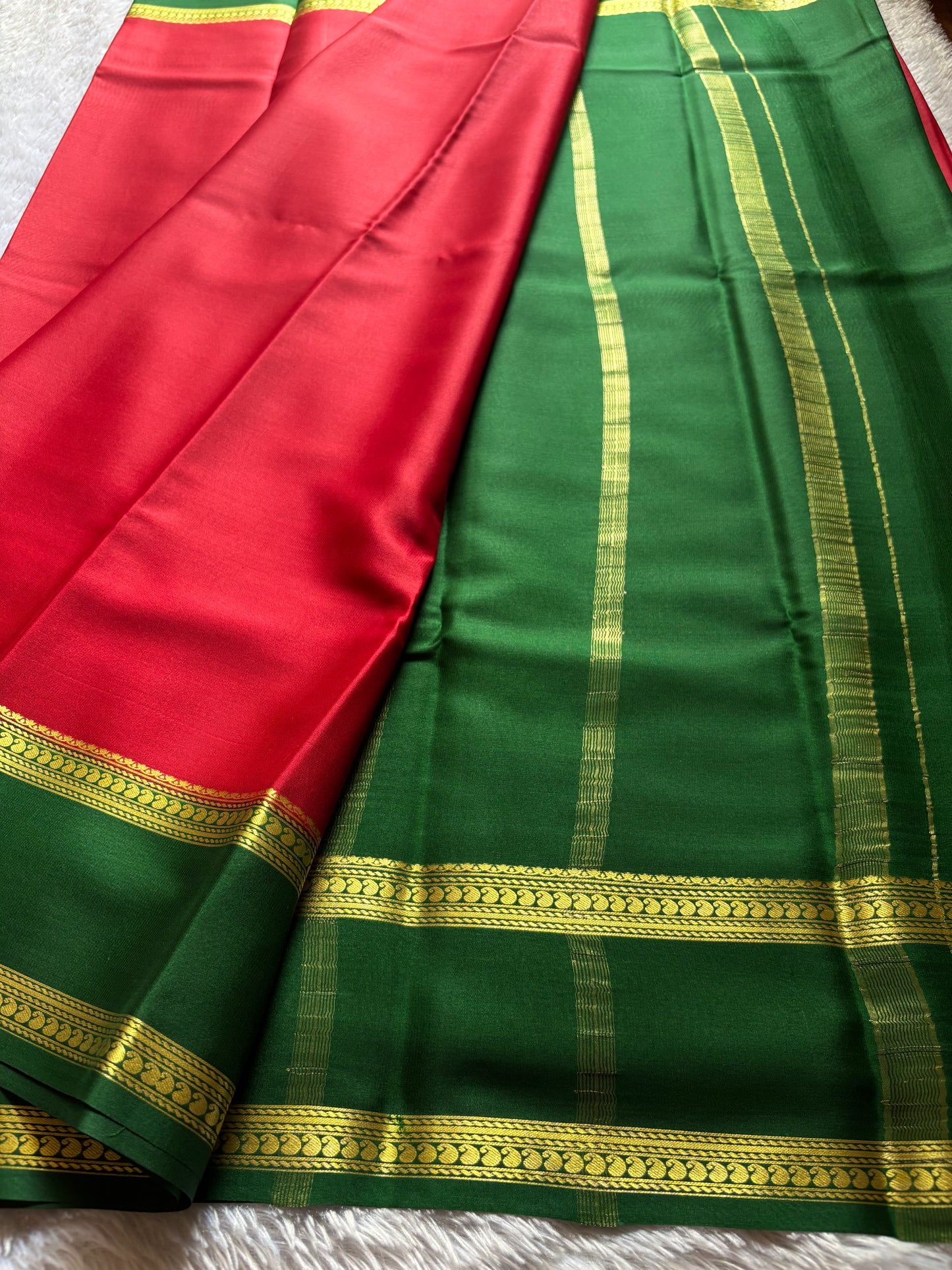 Malathi (2D) : Red-bottle green