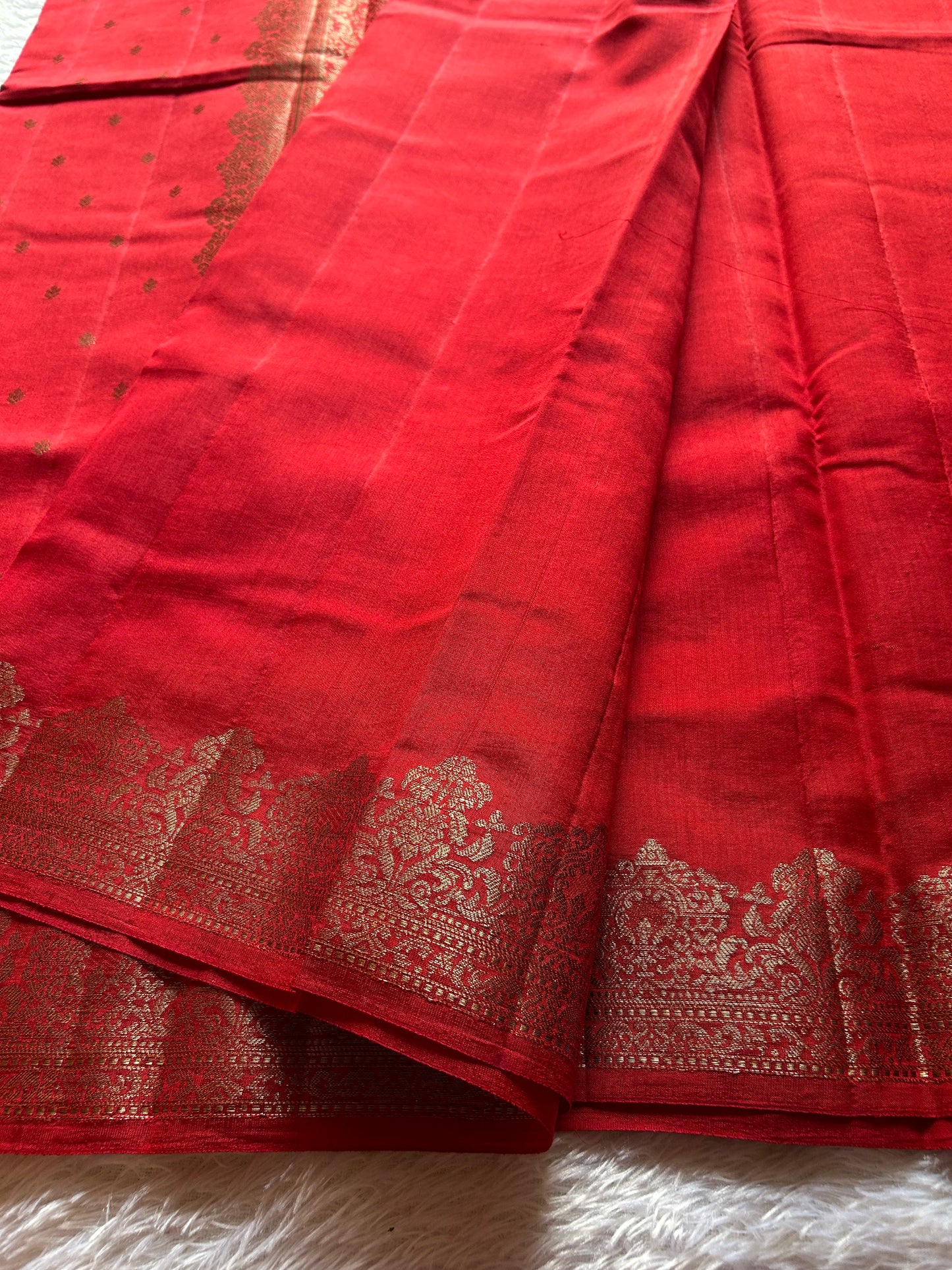 Banarasi Chiniya : Solid Red