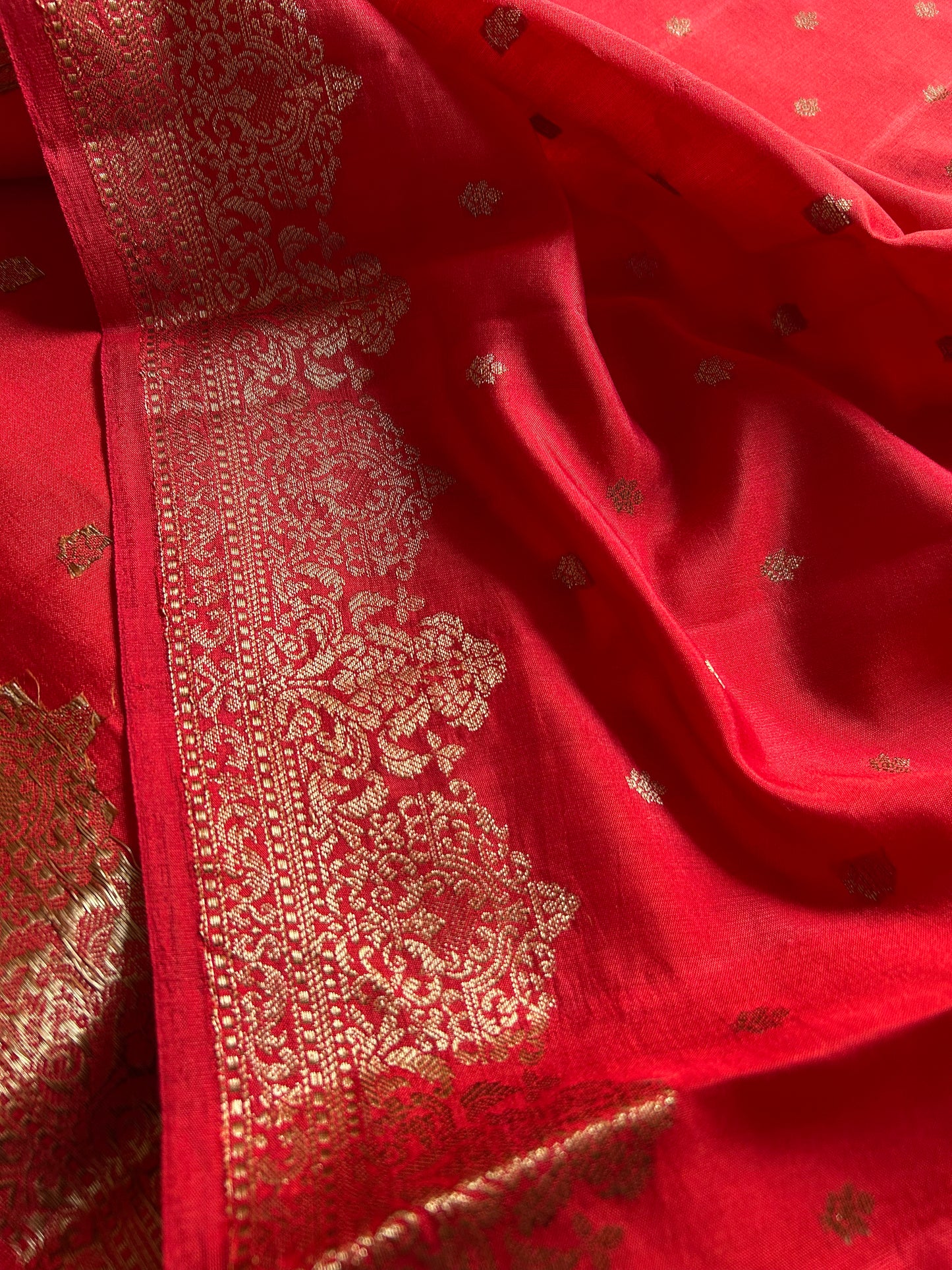 Banarasi Chiniya : Solid Red