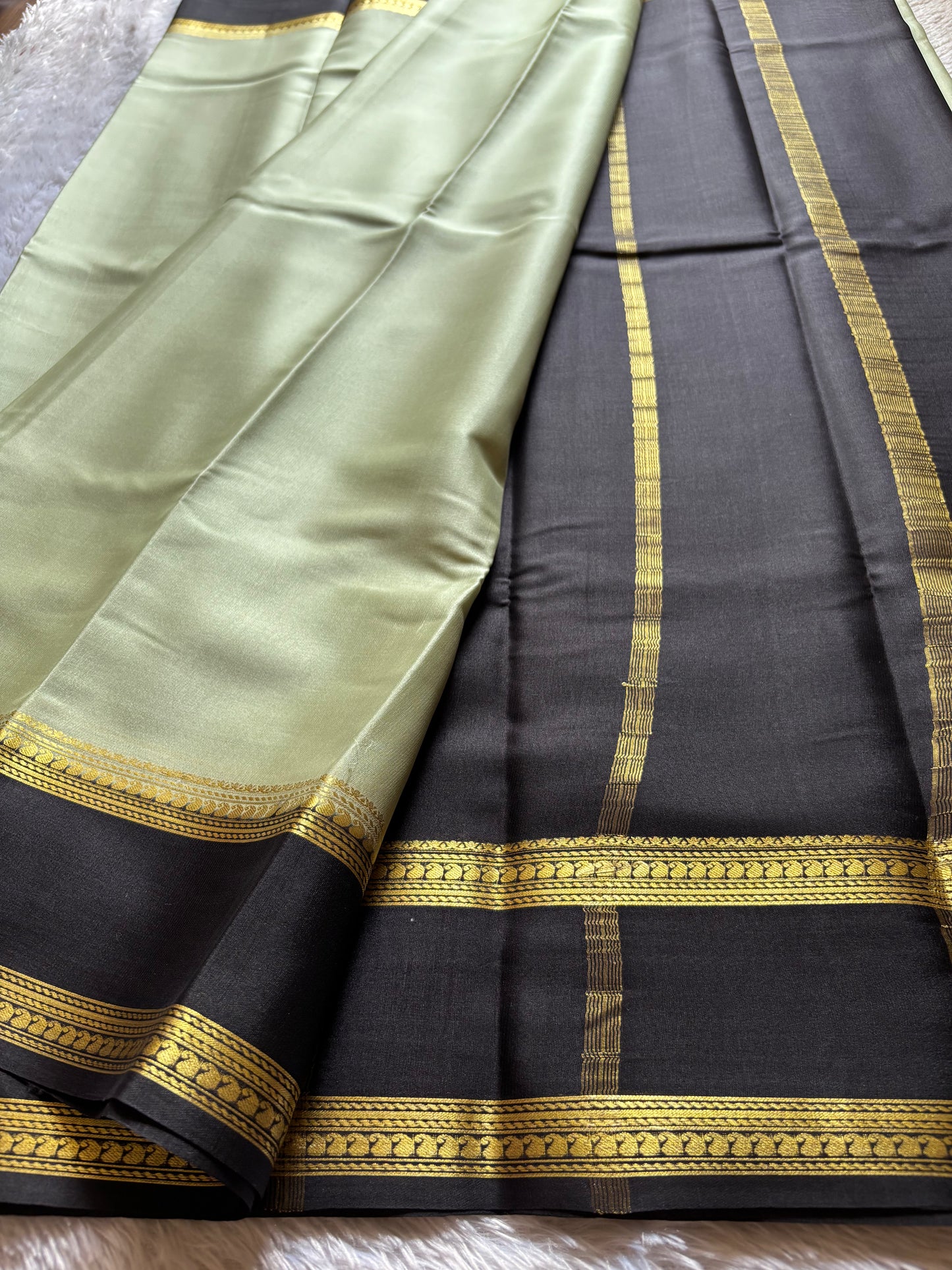 Malathi (2D) : Light sage green-black