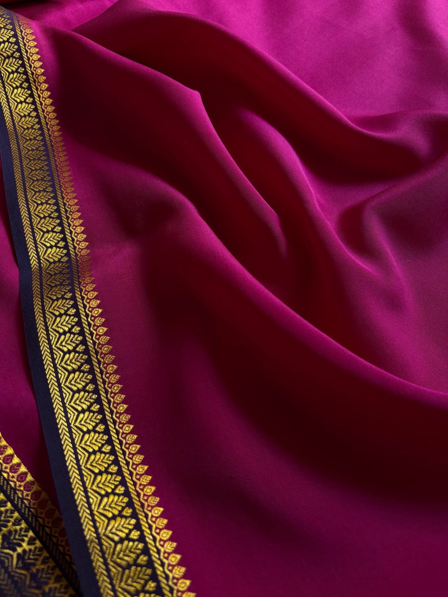 Jyothi (2D) : Magenta-navy blue