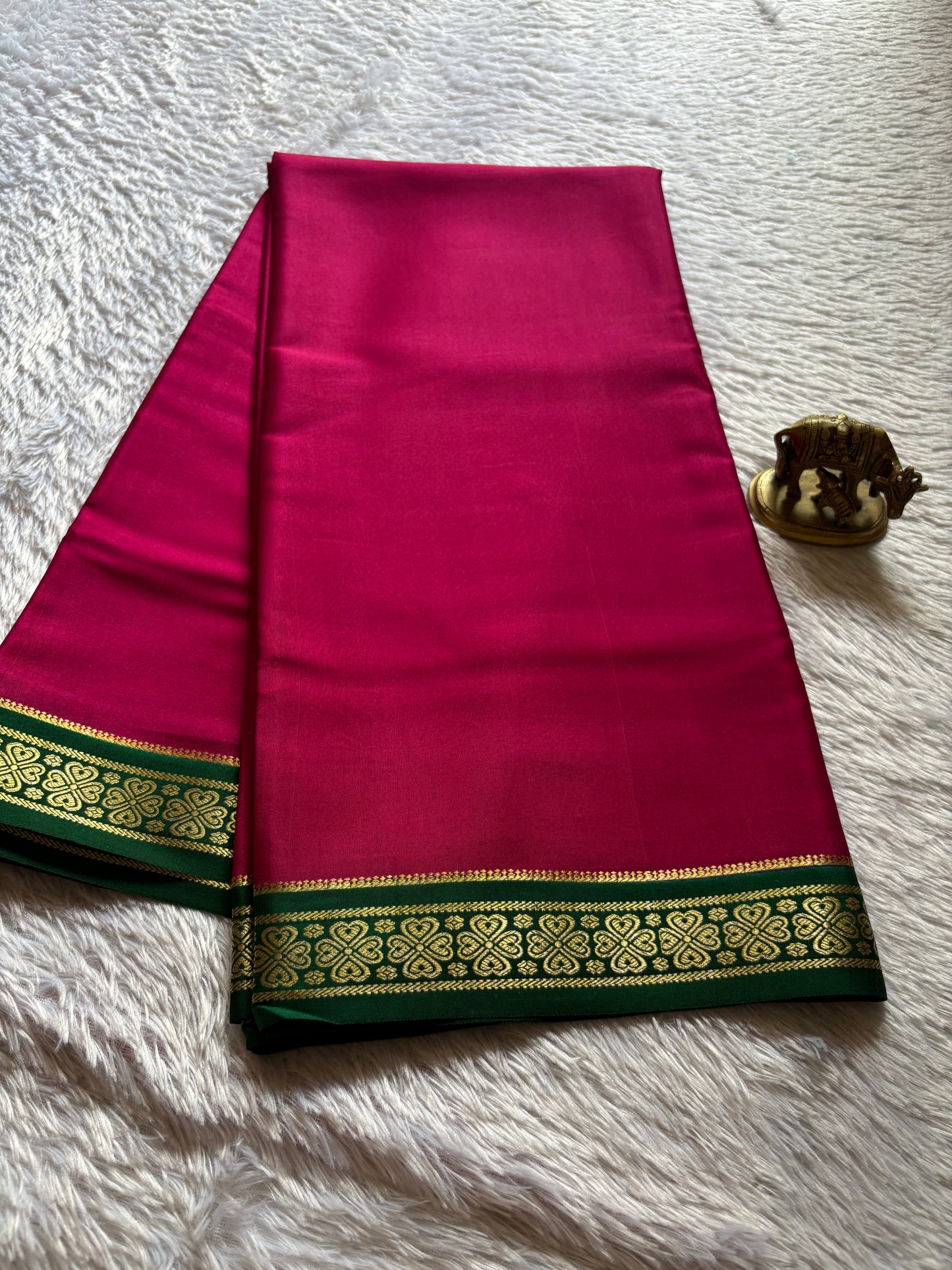 Champaka (2D) : Pink-bottle green