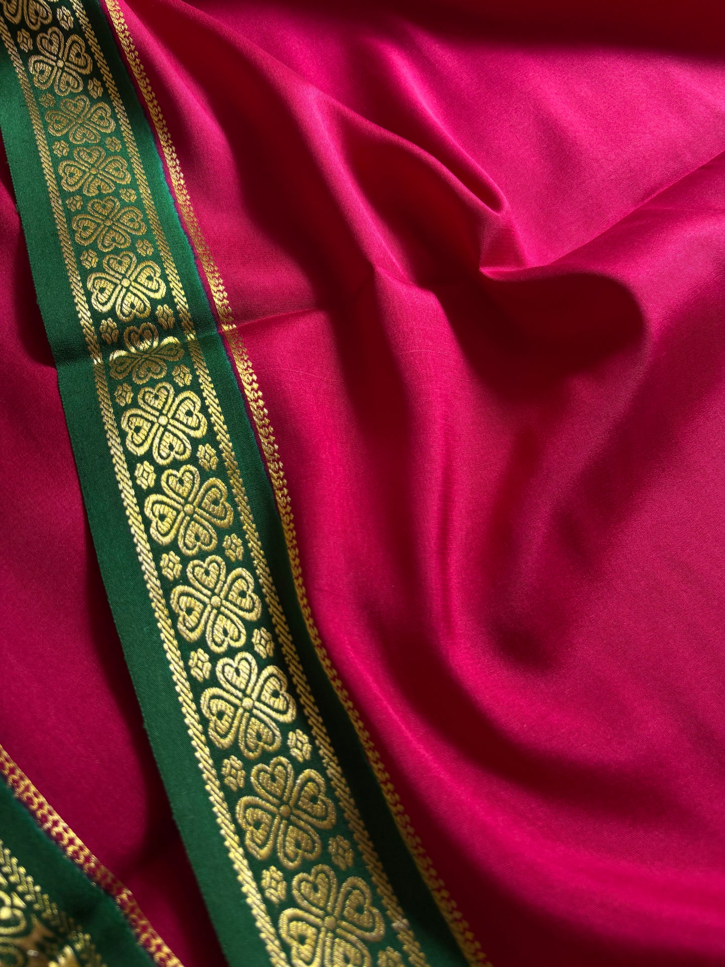 Champaka (2D) : Pink-bottle green
