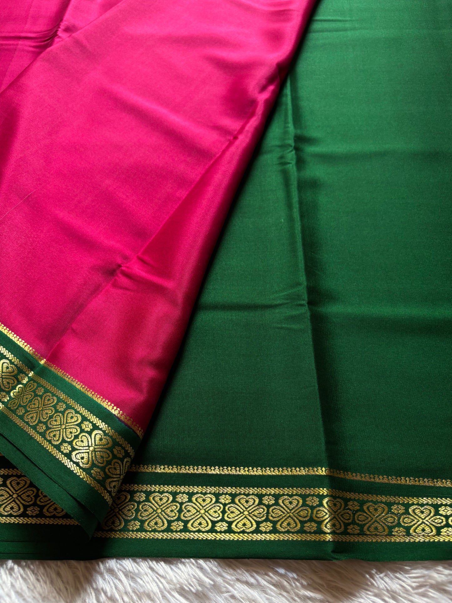 Champaka (2D) : Pink-bottle green