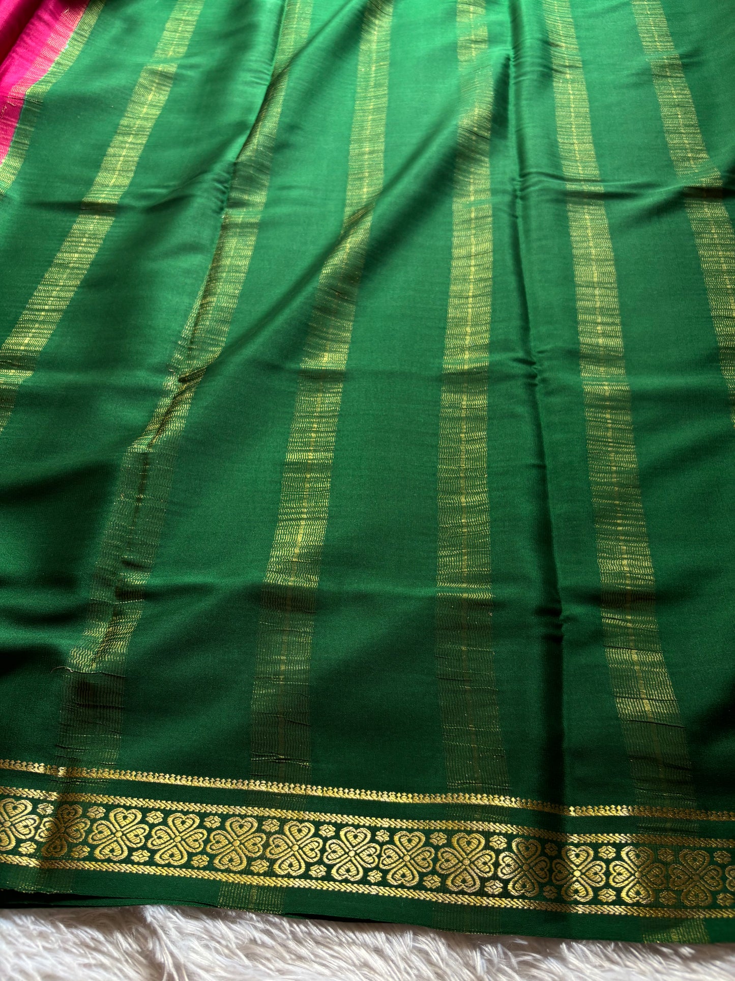 Champaka (2D) : Pink-bottle green