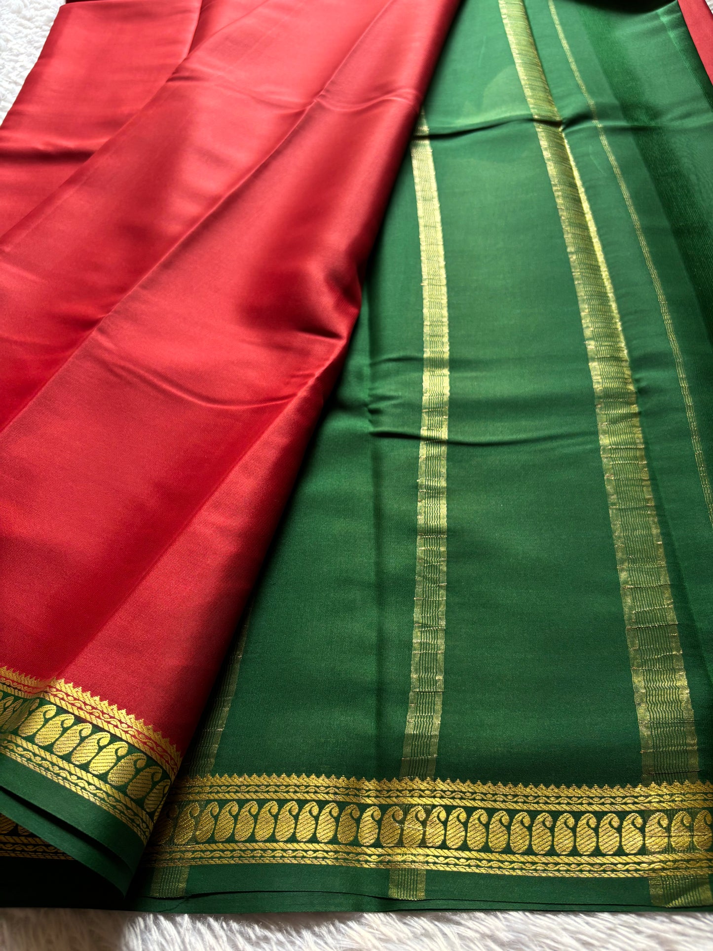 Meena (2D) : Dark red-bottle green