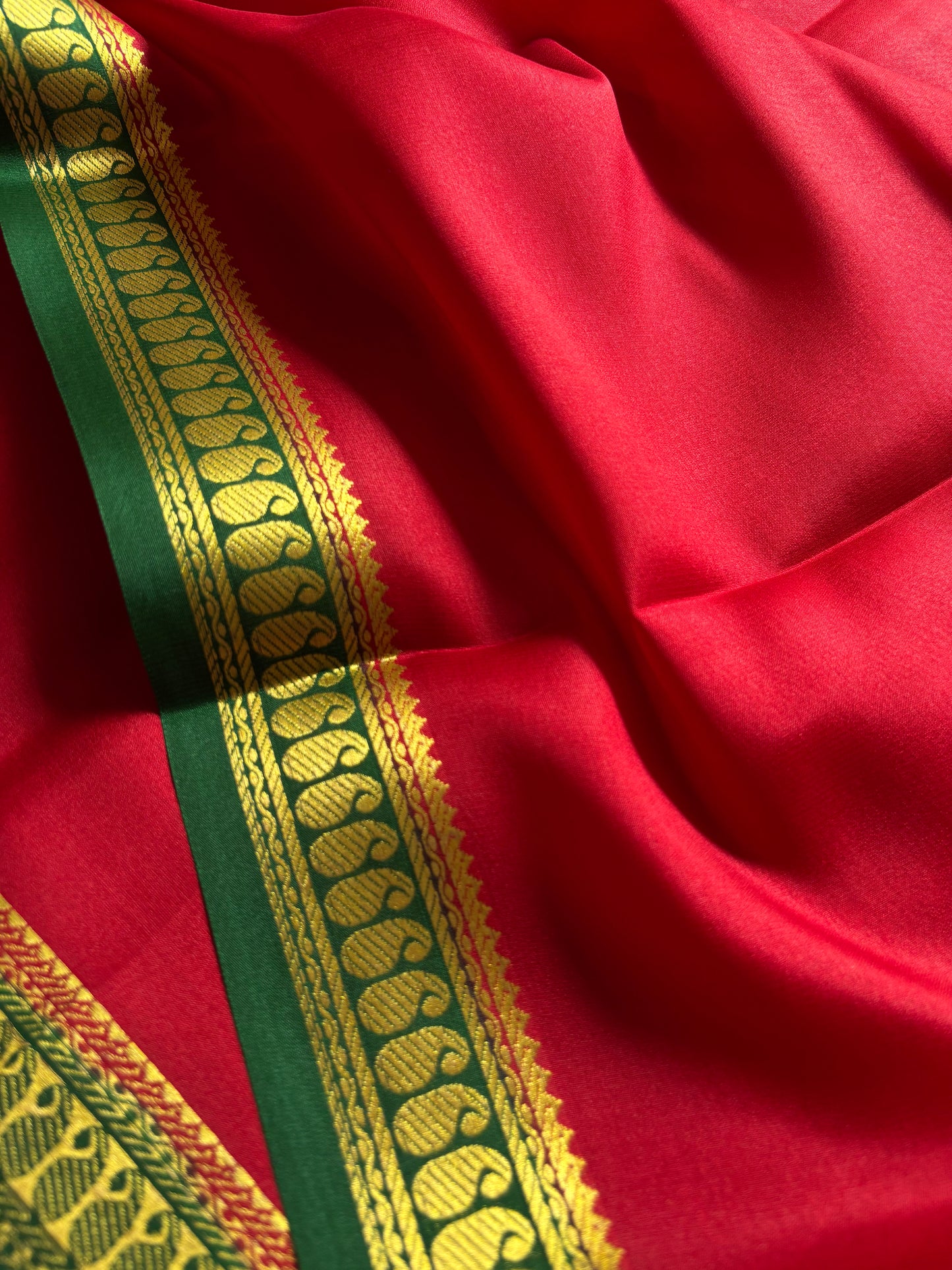 Meena (2D) : Dark red-leaf green