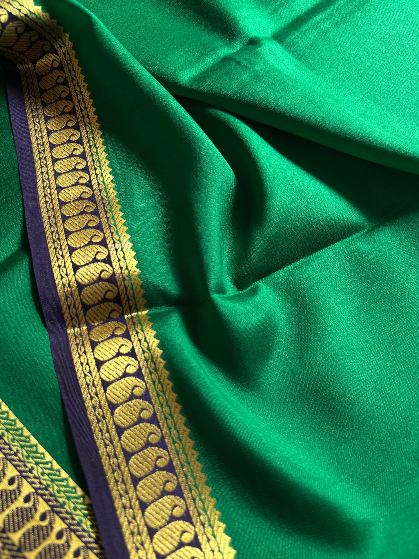 Meena (2D) : Leaf green-deep blue