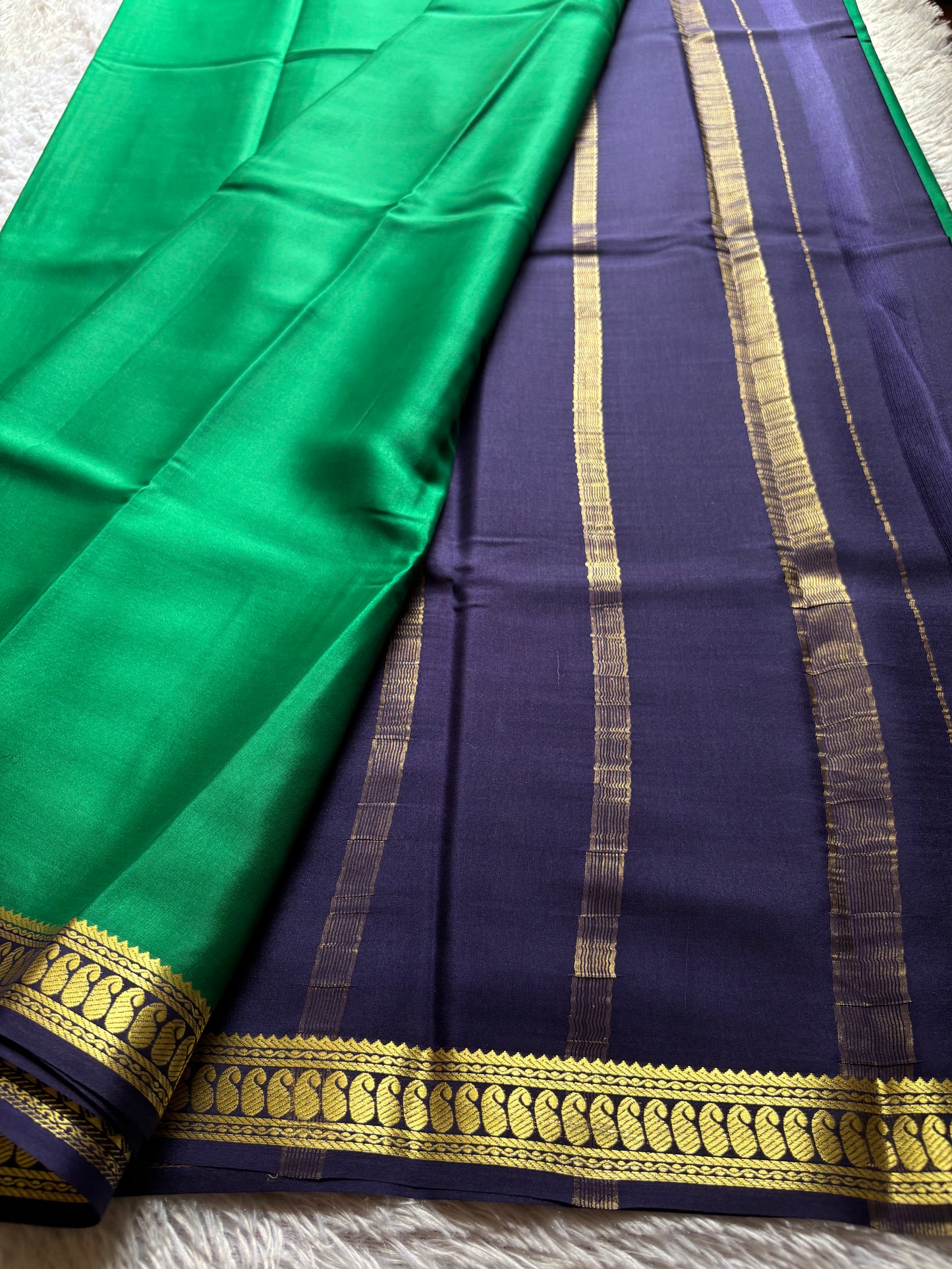 Meena (2D) : Leaf green-deep blue