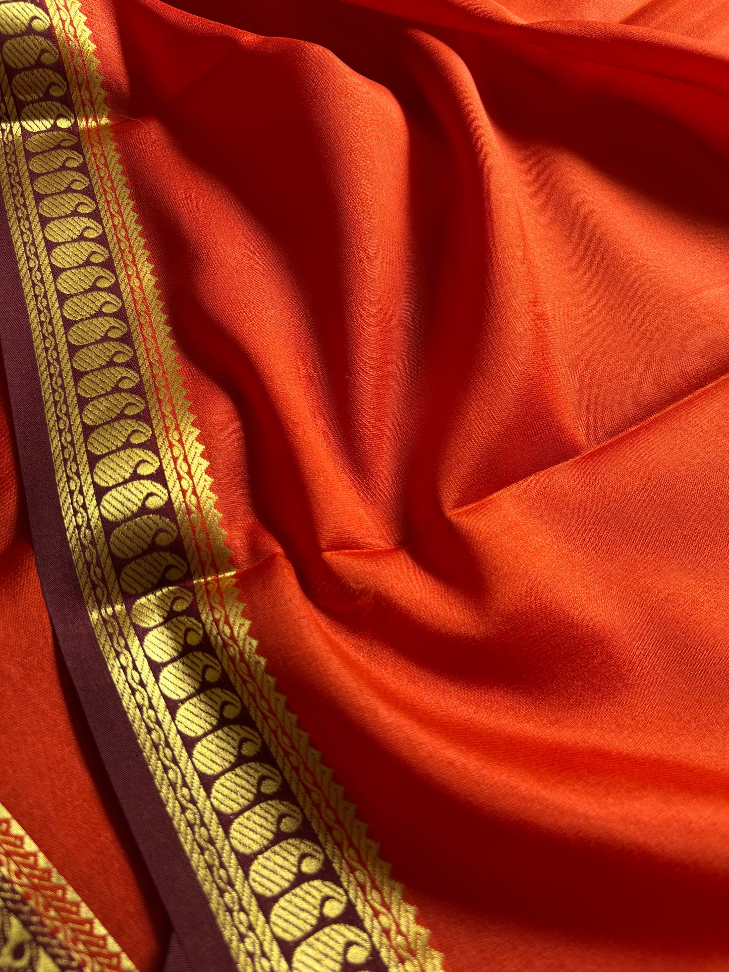 Meena (2D) : Rust orange-chocolate brown