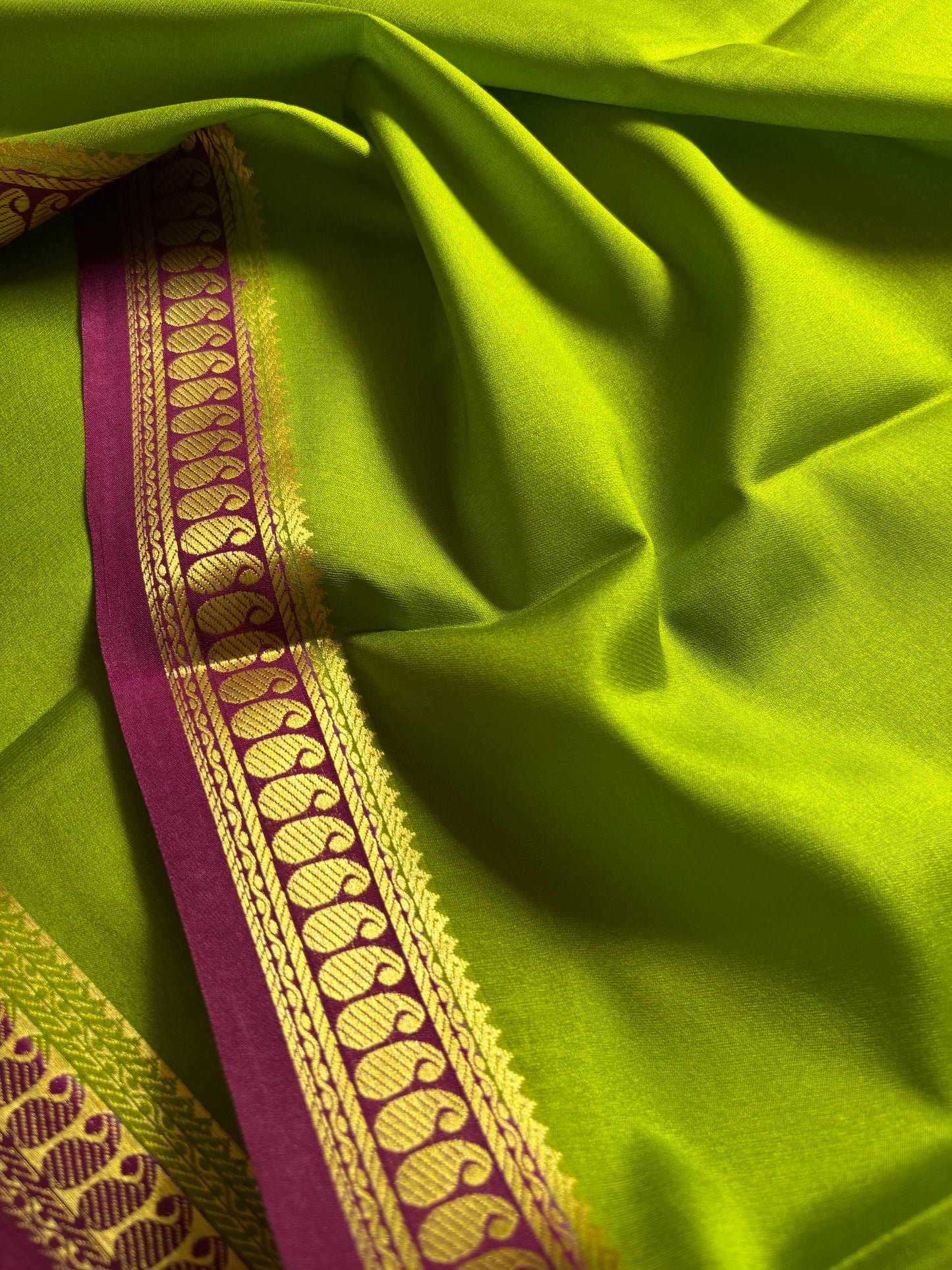 Meena (2D) : Mehendi green-magenta