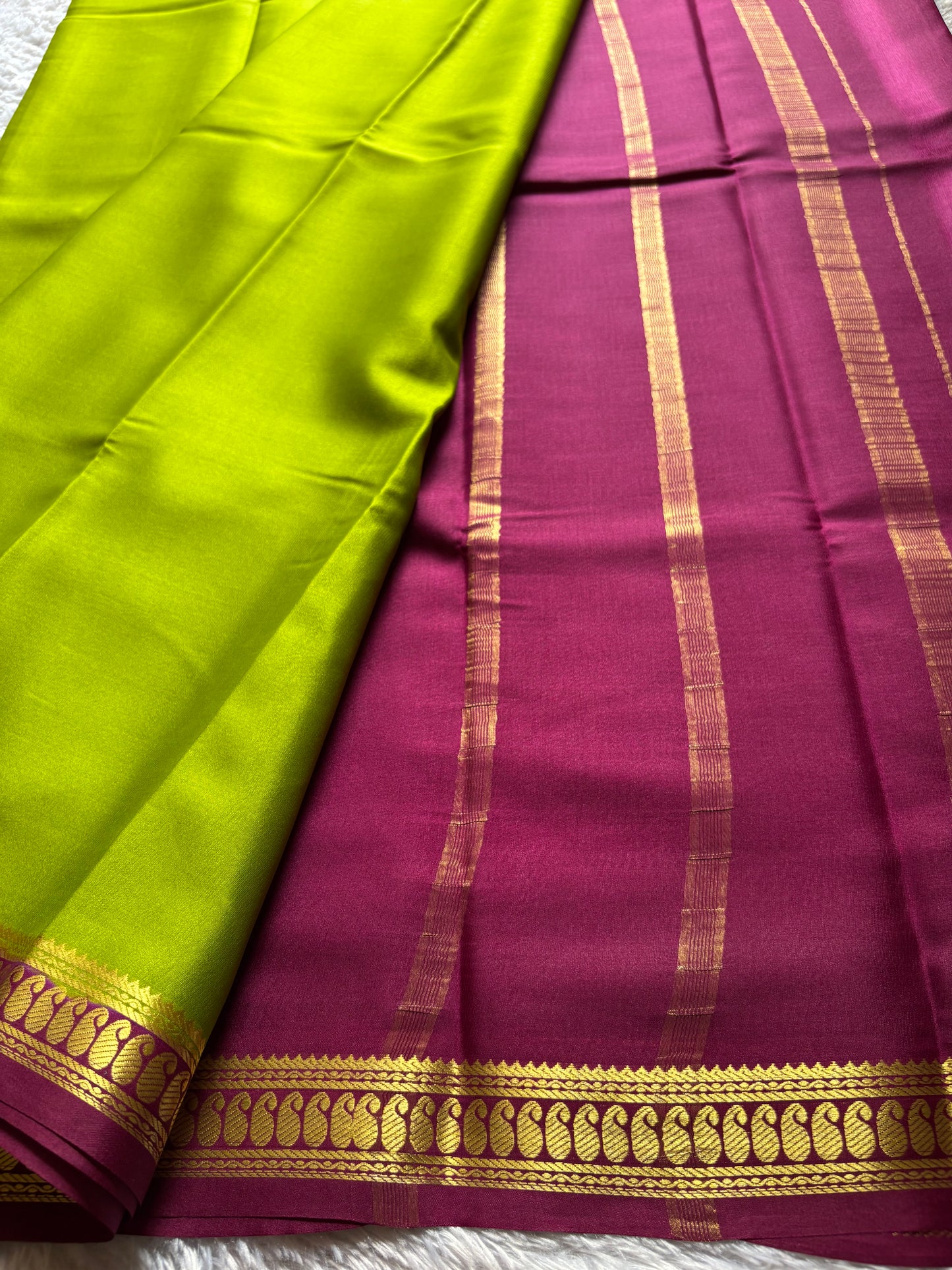 Meena (2D) : Mehendi green-magenta