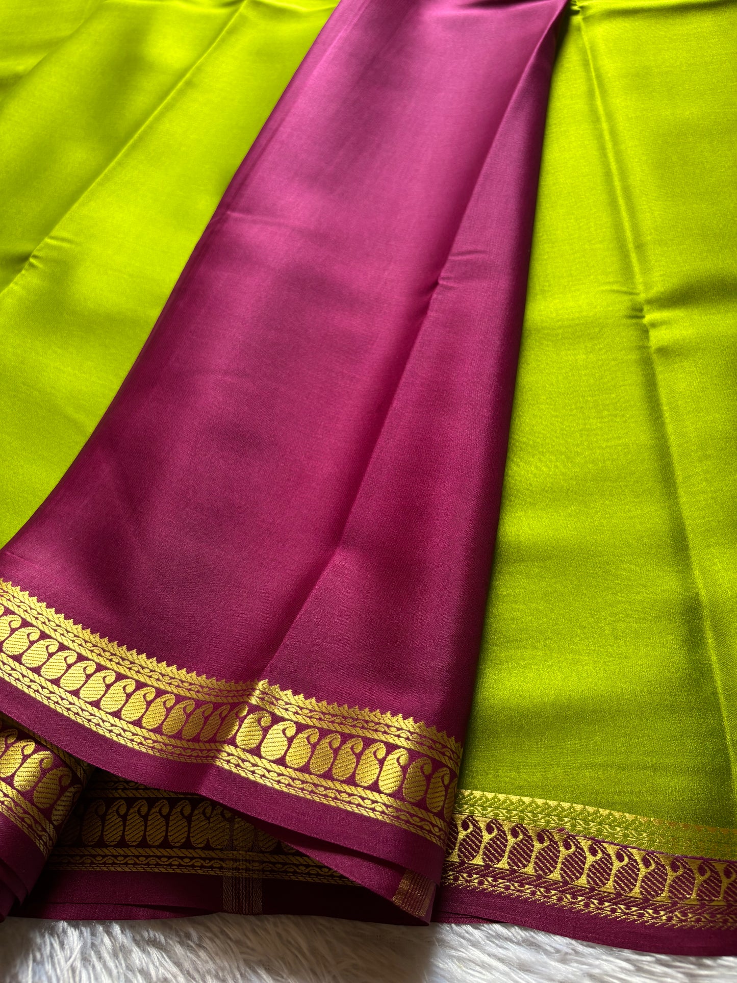 Meena (2D) : Mehendi green-magenta