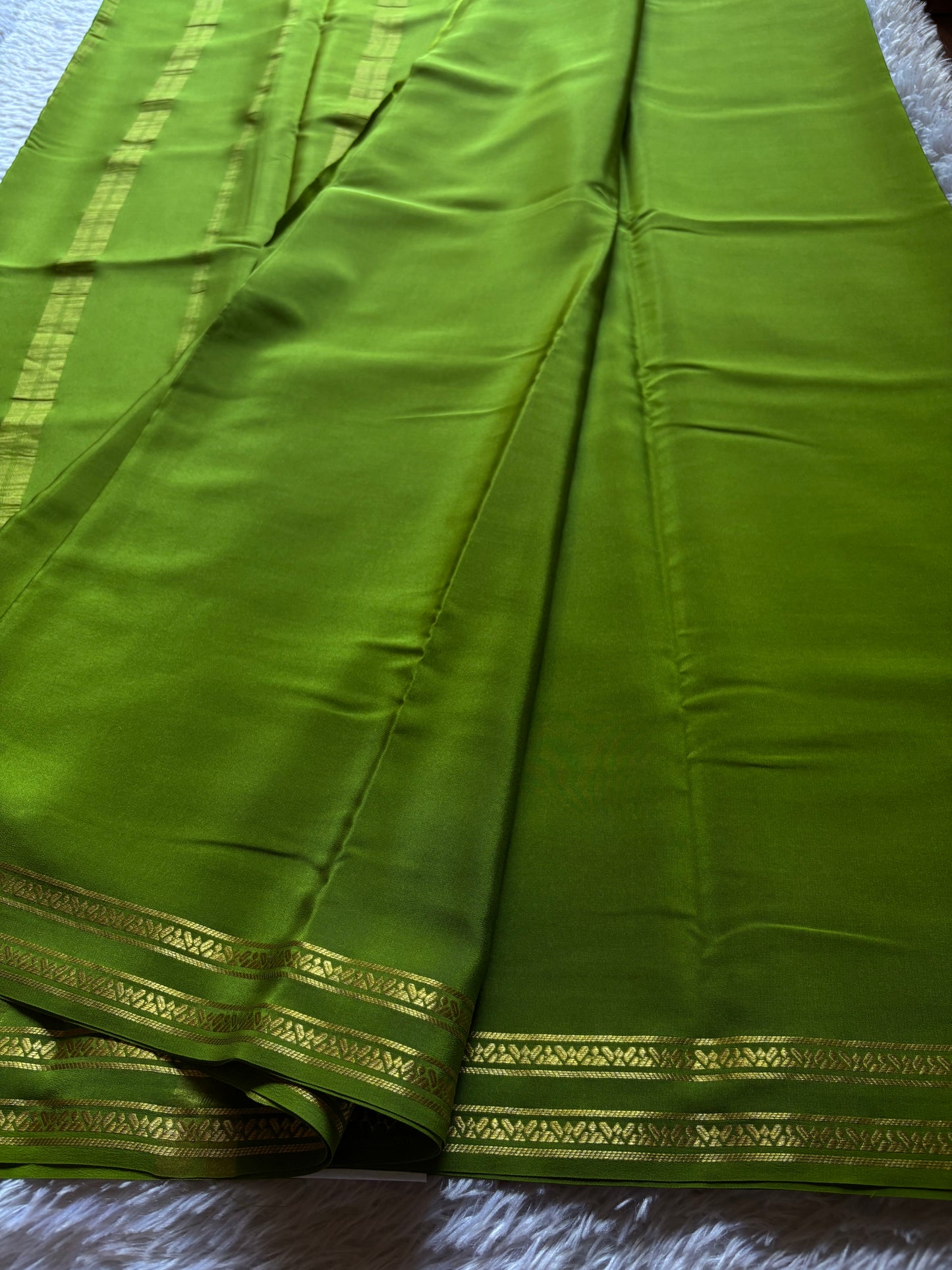 Shalini : Solid Mehendi green