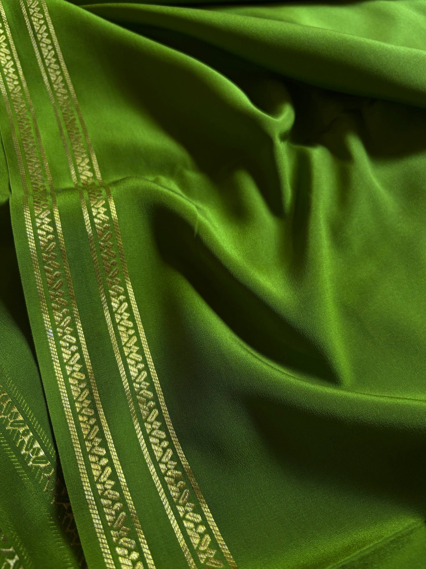 Shalini : Solid Mehendi green