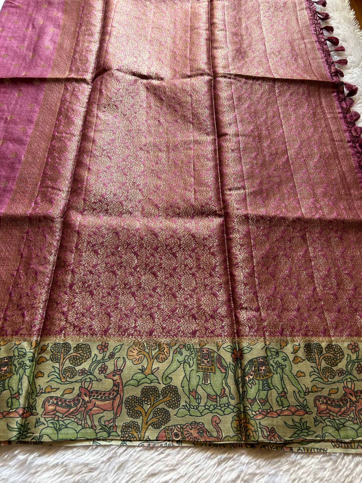 Kavitha (2D) : Onion pink-sage green
