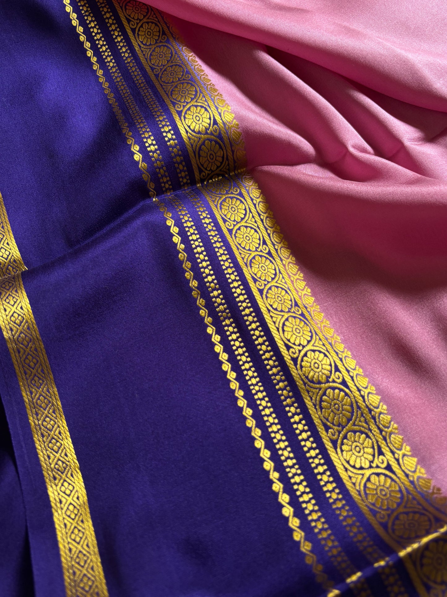 Daamini (2D) : Onion pink-dark blue
