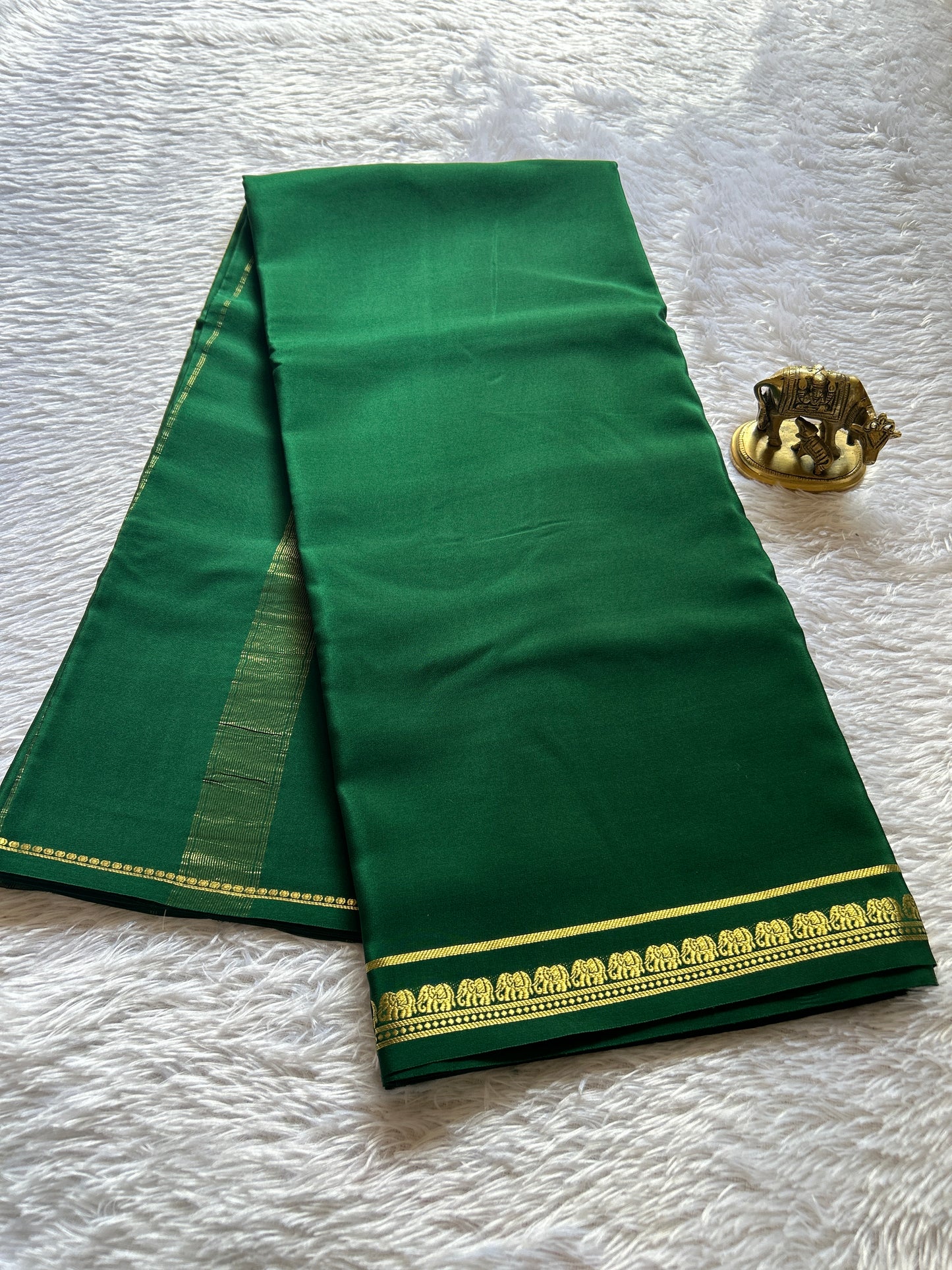 Gowri : Solid Bottle green