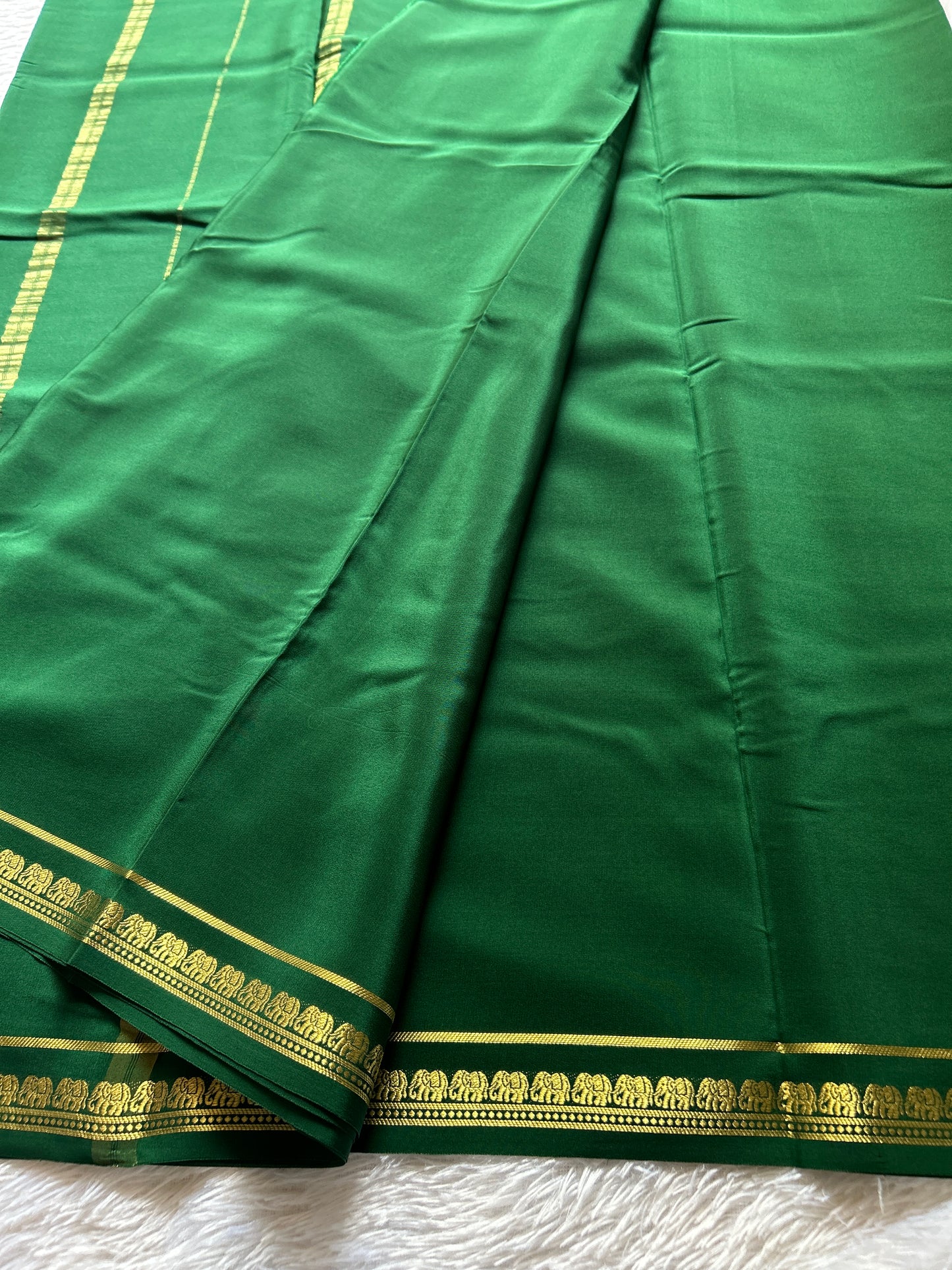 Gowri : Solid Bottle green